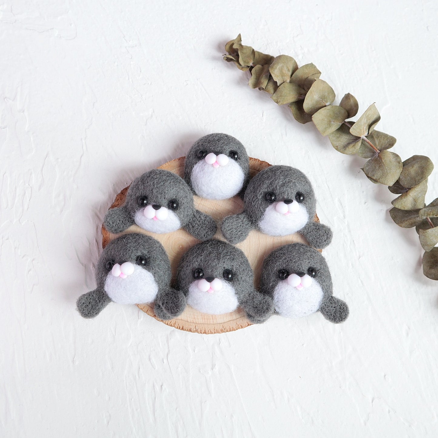 100% Wool needle felt Grey Seal animal 4 cm - Luxy Kraft