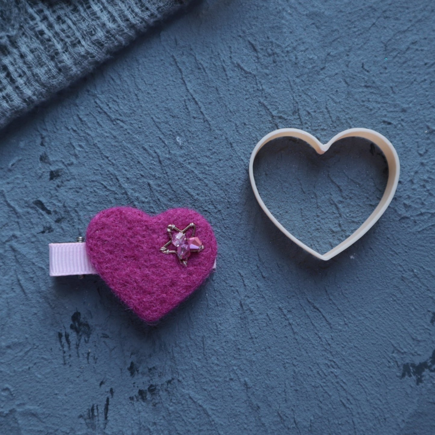 Plastic mold frame Heart for felting wool needle shapes - Luxy Kraft
