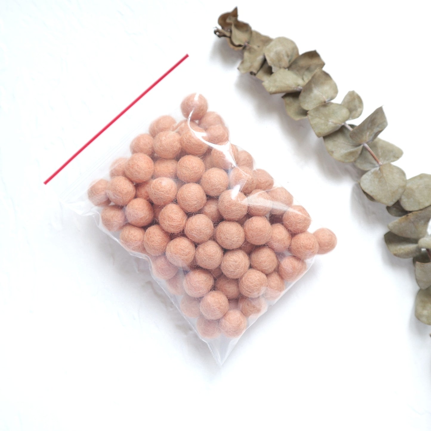 1 cm 100 pcs Pink Peach Felt Pom Poms Felt Balls for making garland, Felt flowers - Luxy Kraft