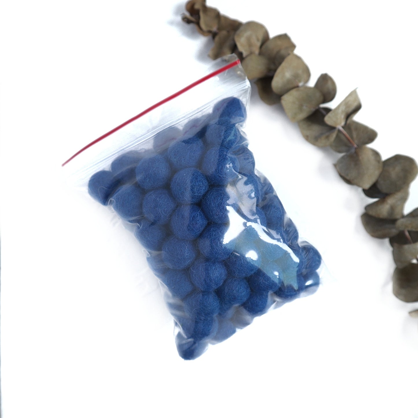 1 cm 100 pcs Royal Blue Felt Pom Poms Felt Balls for making garland, Felt flowers - Luxy Kraft