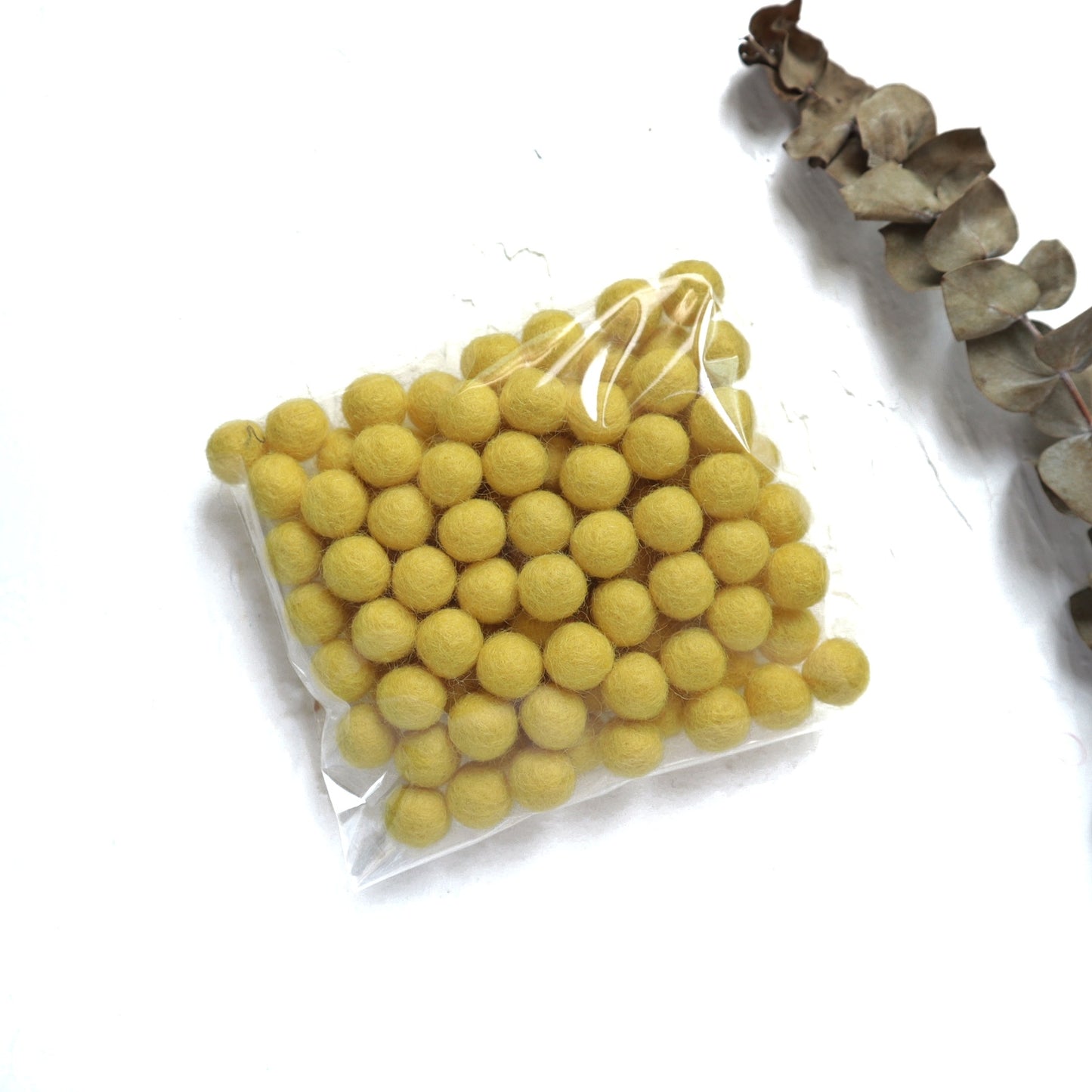 1 cm 100 pcs Lemon Felt Pom Poms Felt Balls for making garland, Felt flowers - Luxy Kraft