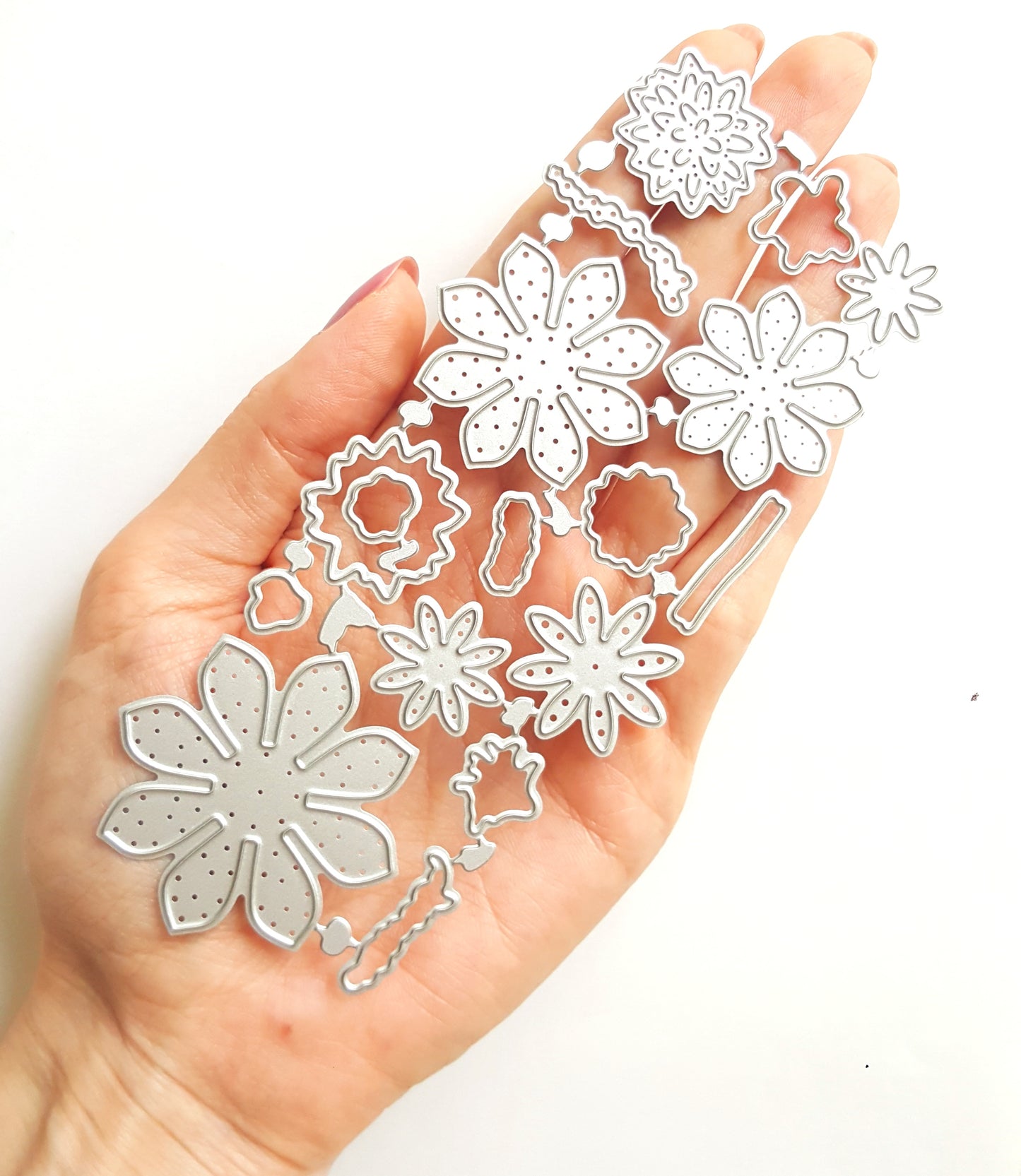 FLOWER CUTTING DIES 17 PCS SET 14X6.3 CM - Luxy Kraft