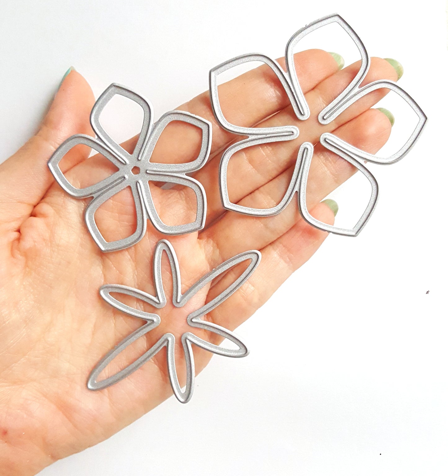 Flower cutting dies 3 pcs set 6.5 cm, 5 cm, 6.5x4.3 cm - Luxy Kraft