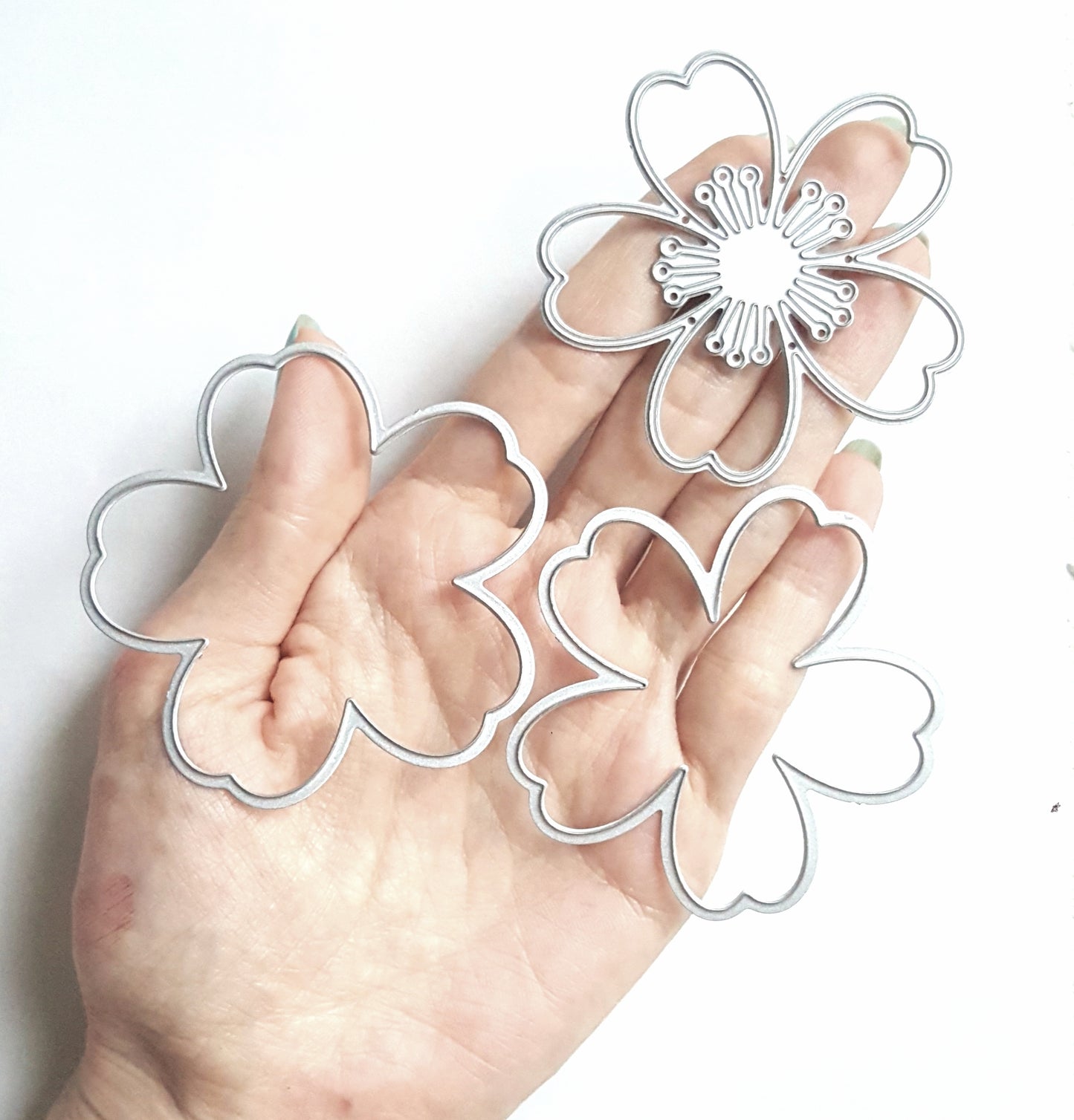 FLOWER CUTTING DIES 3 PCS SET 6 cm, 6.2 cm, 6.5 cm - Luxy Kraft