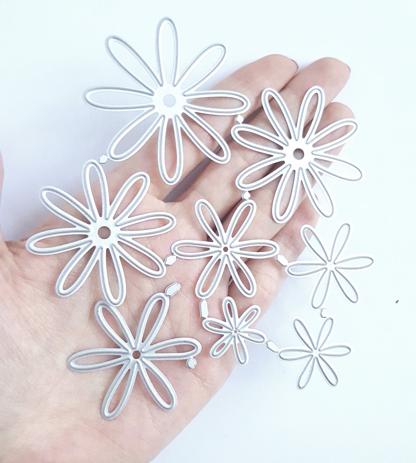 DAISY FLOWERS CUTTING DIES SET 8 PCS 10X12 CM - Luxy Kraft