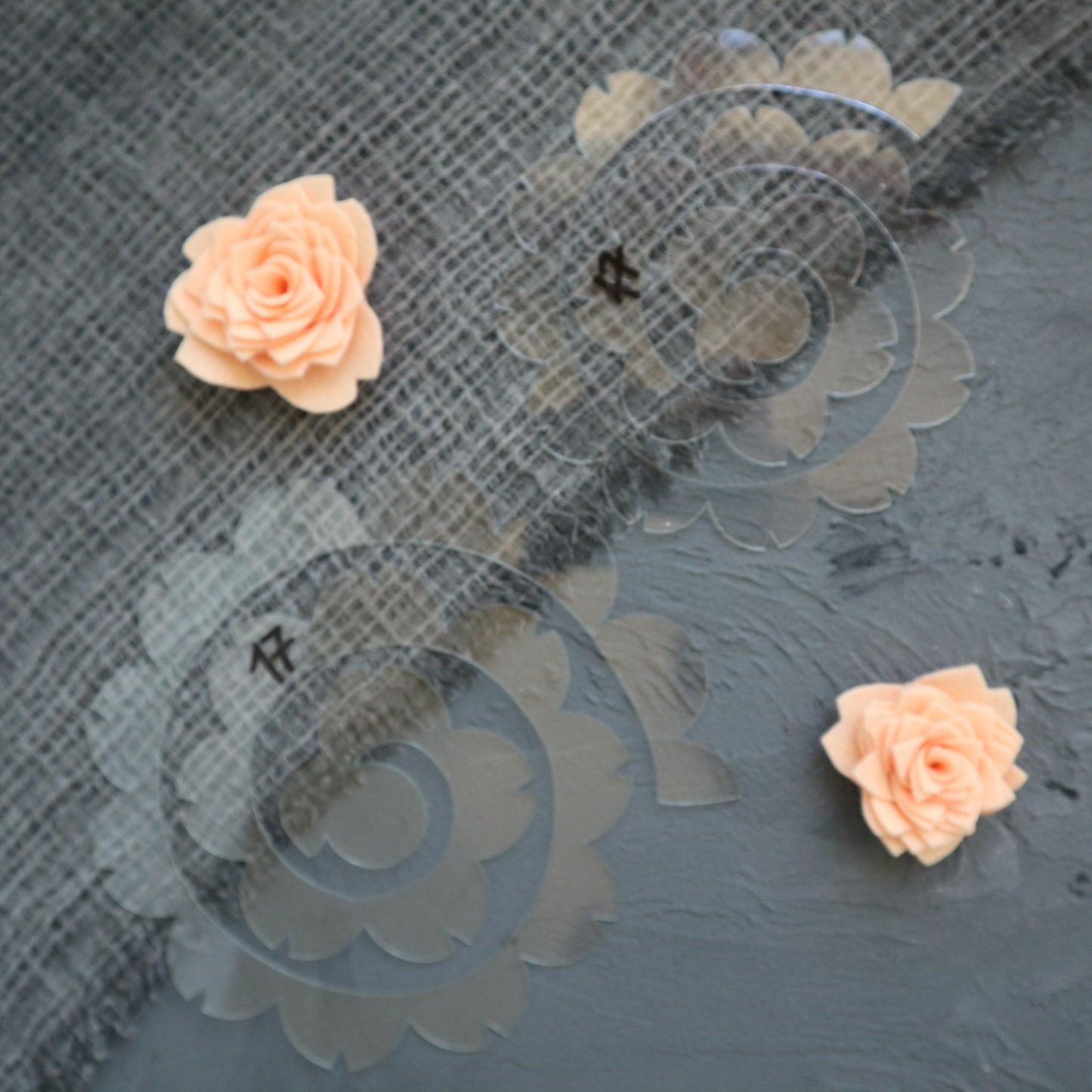 FLOWER MAKING PLASTIC TEMPLATES N-17 SET OF 2 PCS - Luxy Kraft