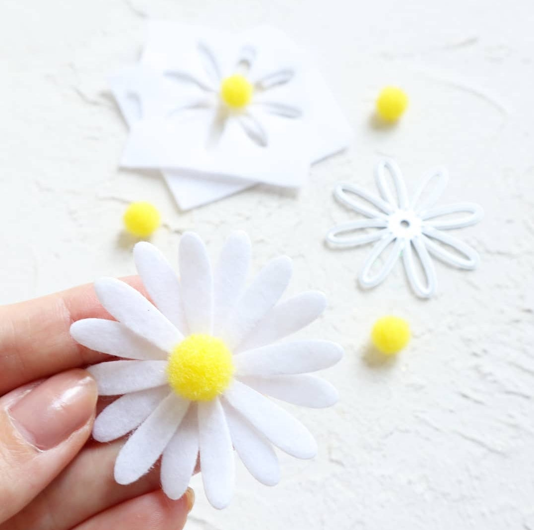 DAISY FLOWERS CUTTING DIES SET 8 PCS 10X12 CM - Luxy Kraft