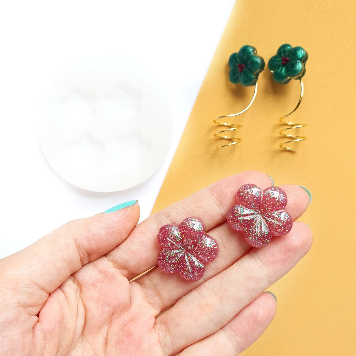 Silicone earrings mold "Flower" for resin and epoxy for 4 cabochons - Luxy Kraft