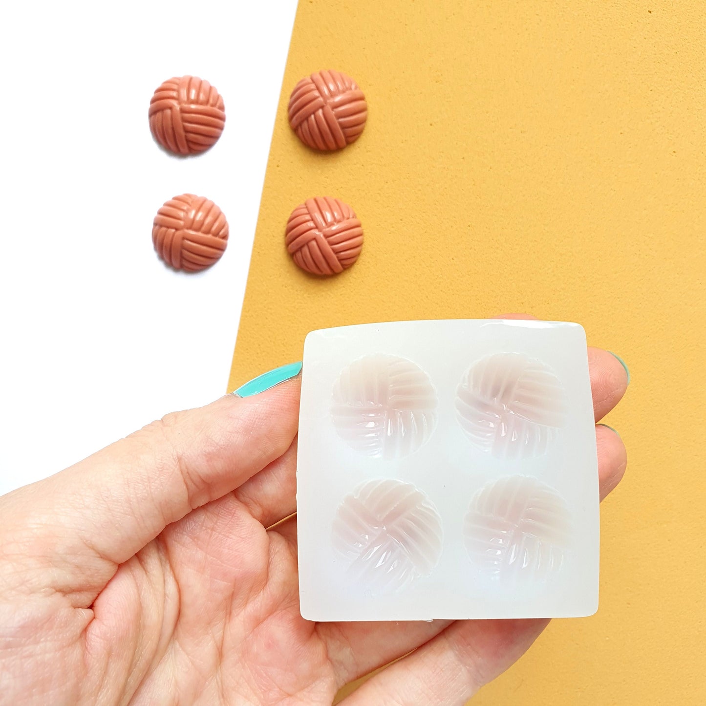 Silicone earrings mold for resin and epoxy for 4 cabochons - Luxy Kraft