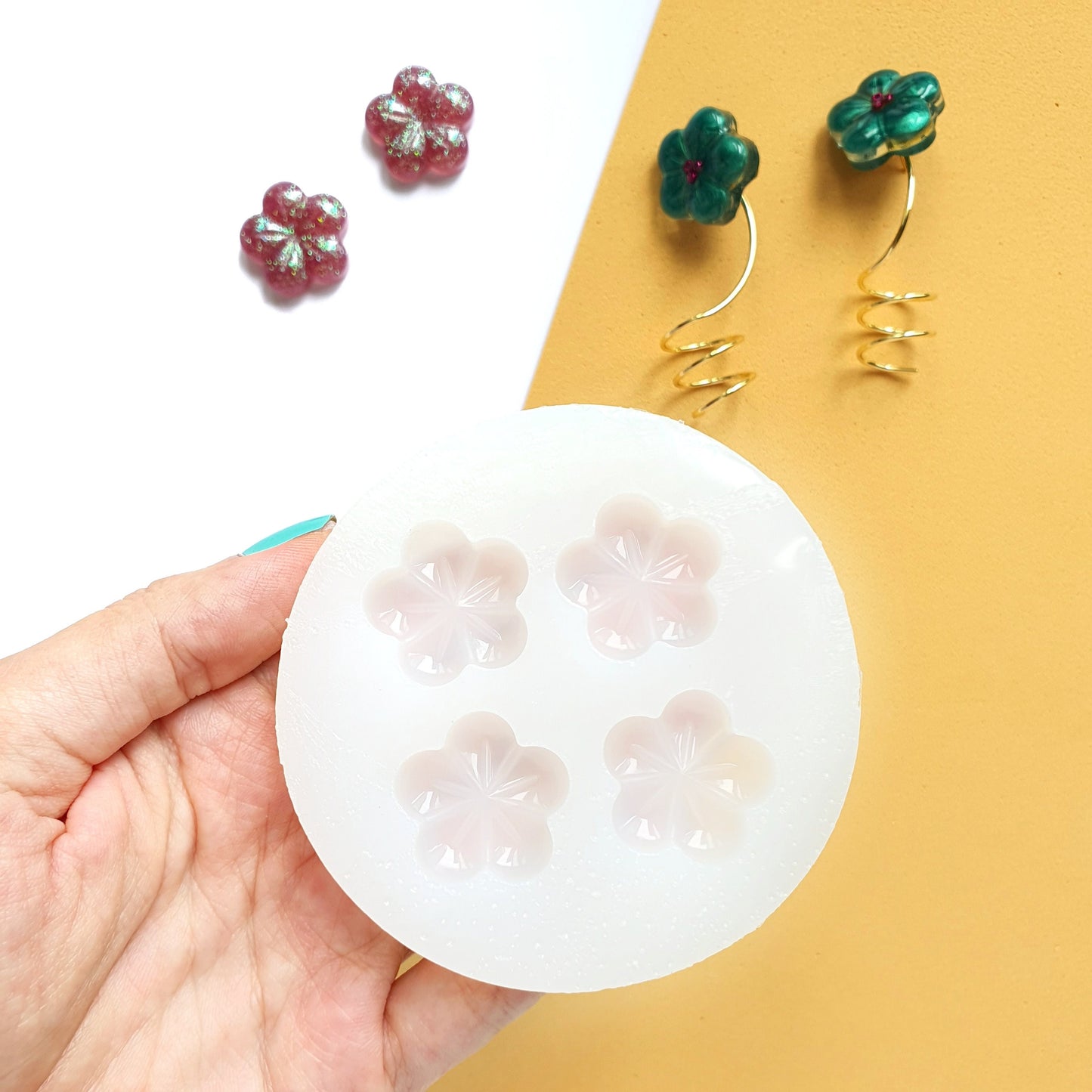Silicone earrings mold "Flower" for resin and epoxy for 4 cabochons - Luxy Kraft