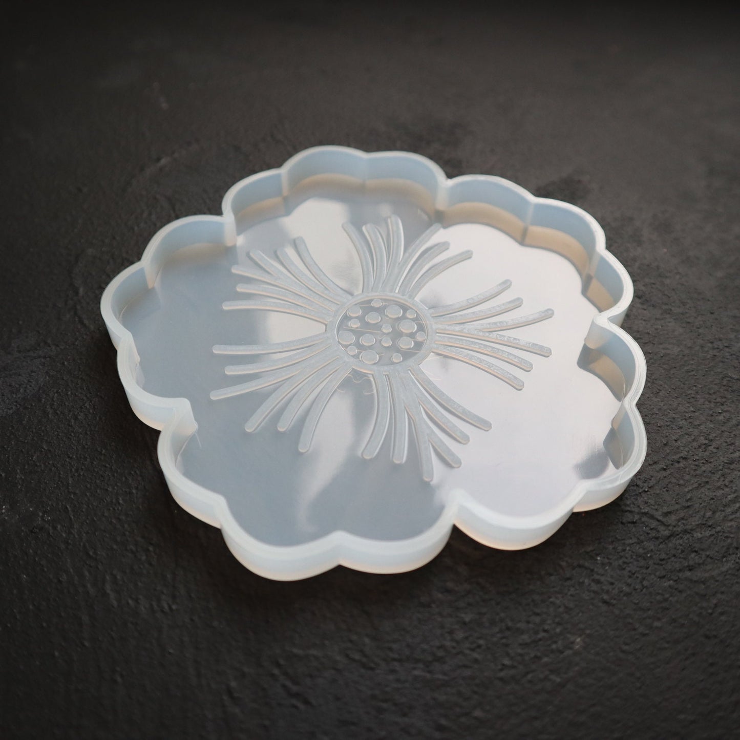 Flower Coaster silicone mold Resin Epoxy Jesmonite mold 12 cm - Luxy Kraft