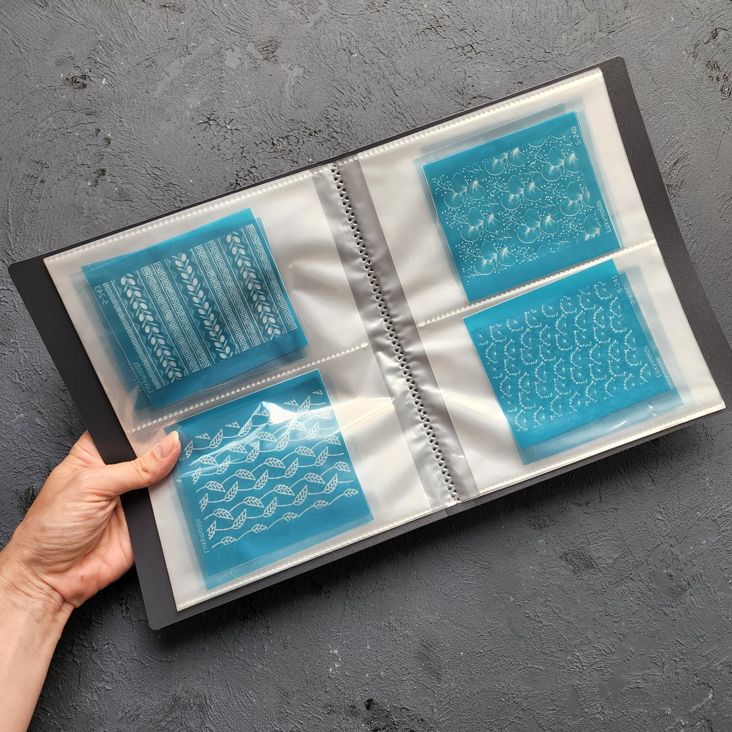Folder book for Silk screens stencils with 64, 80 or 96 pockets