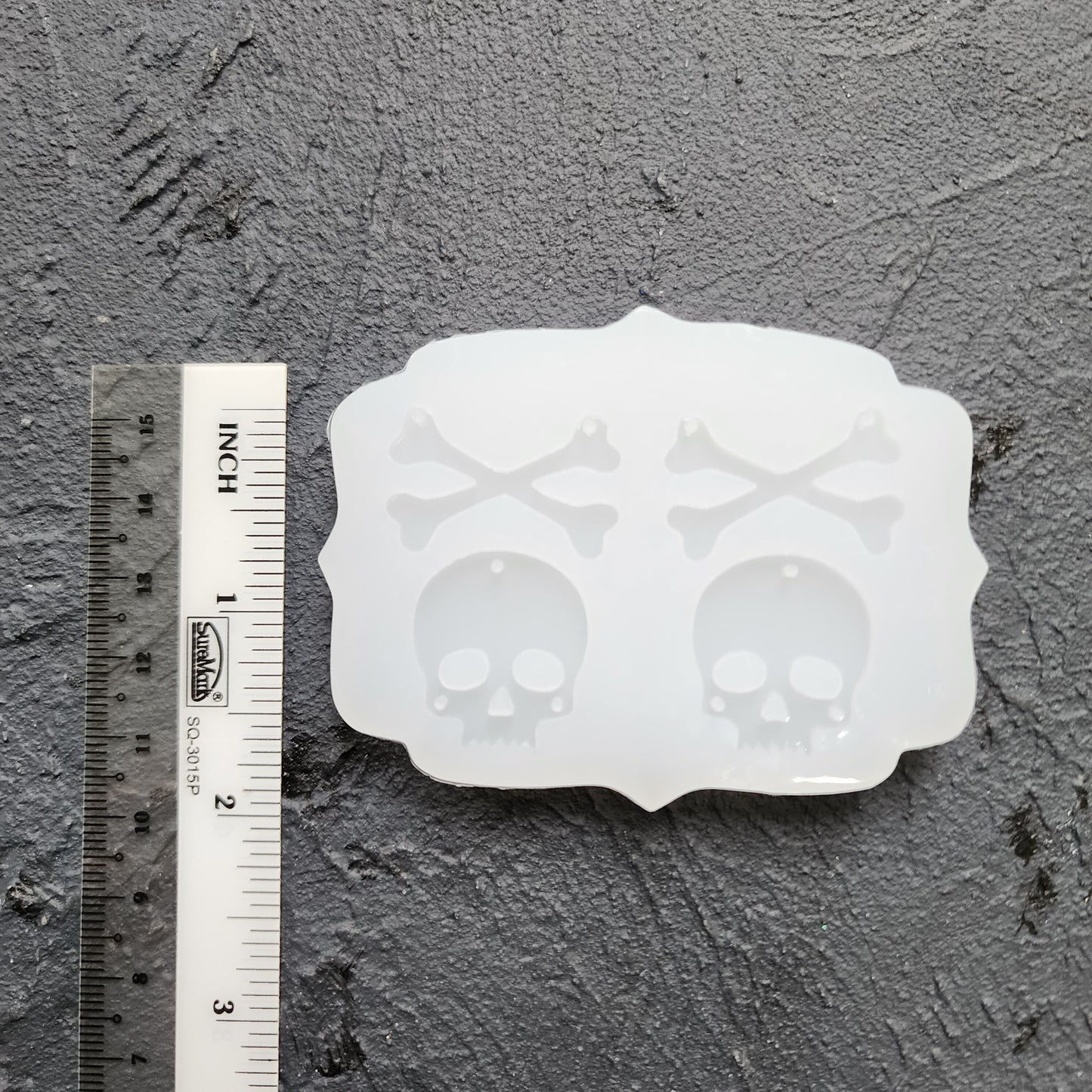 Silicone earrings mold / Silicone epoxy mold / Silicone UV resin molds / Halloween Skull and crossbones earrings silicone jewelry mold