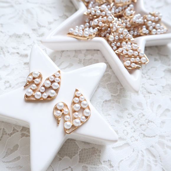 PEARL SWAN BUTTON FOR BOW HAIR ACCESSORIES AND SCRAPBOOKING DECORATION 1 PCS - Luxy Kraft