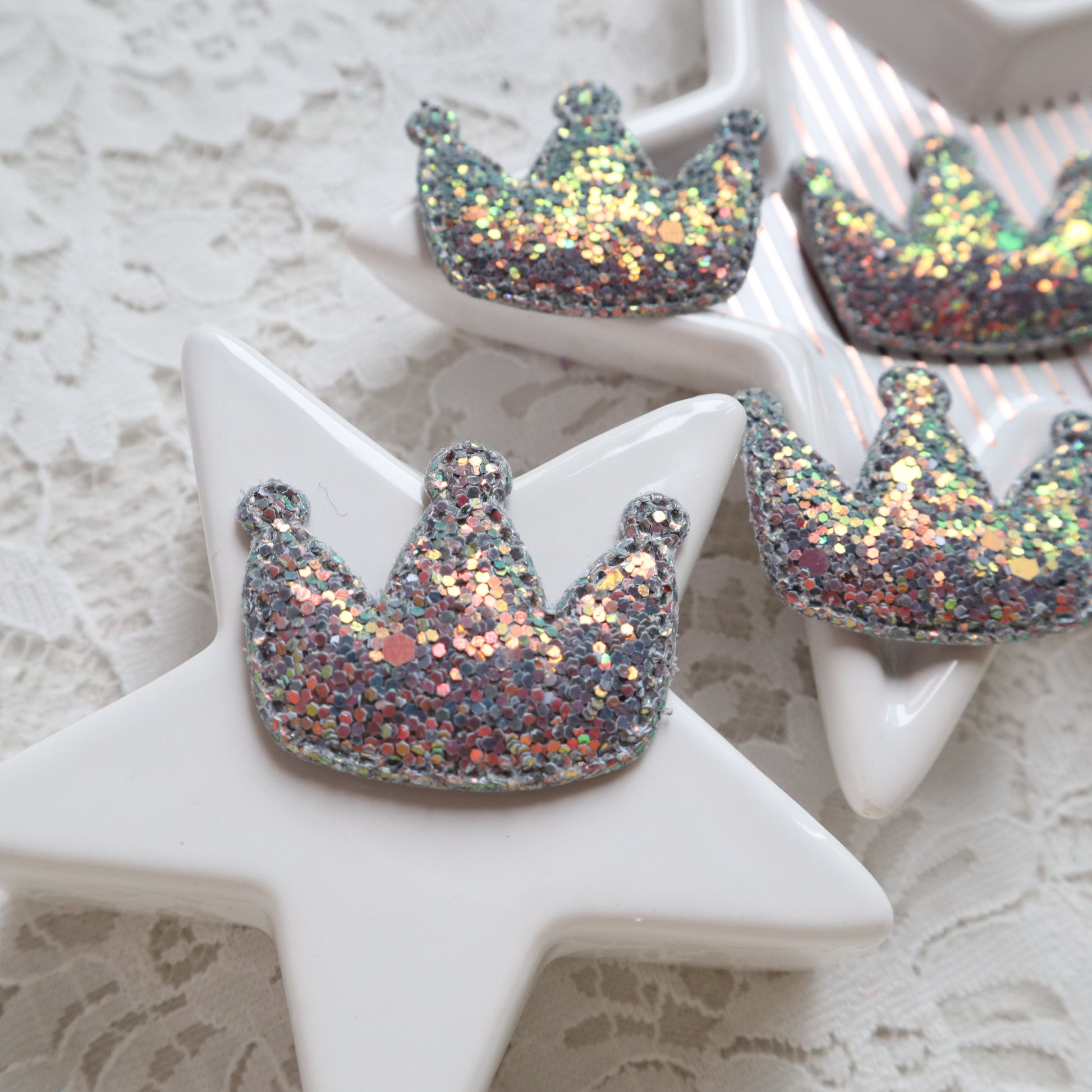 Chunky Glitter Crowns patches 4x3.2 cm 6 pcs - Luxy Kraft