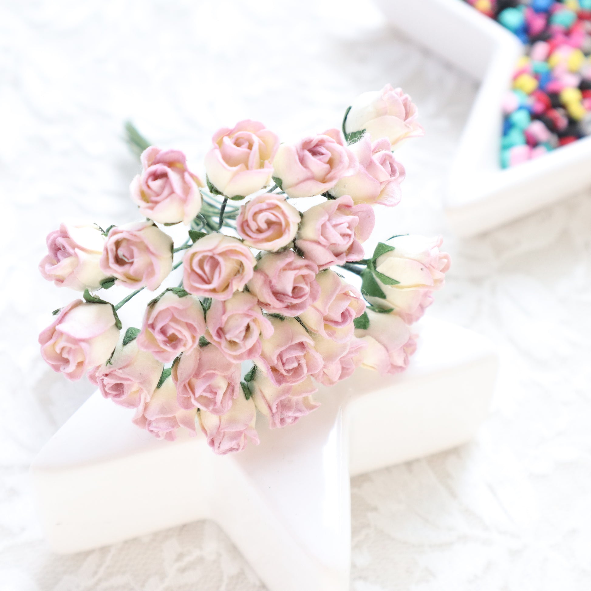 ROSES BUDS MULBERRY PAPER FLOWERS 1 CM 5 PCS - Luxy Kraft
