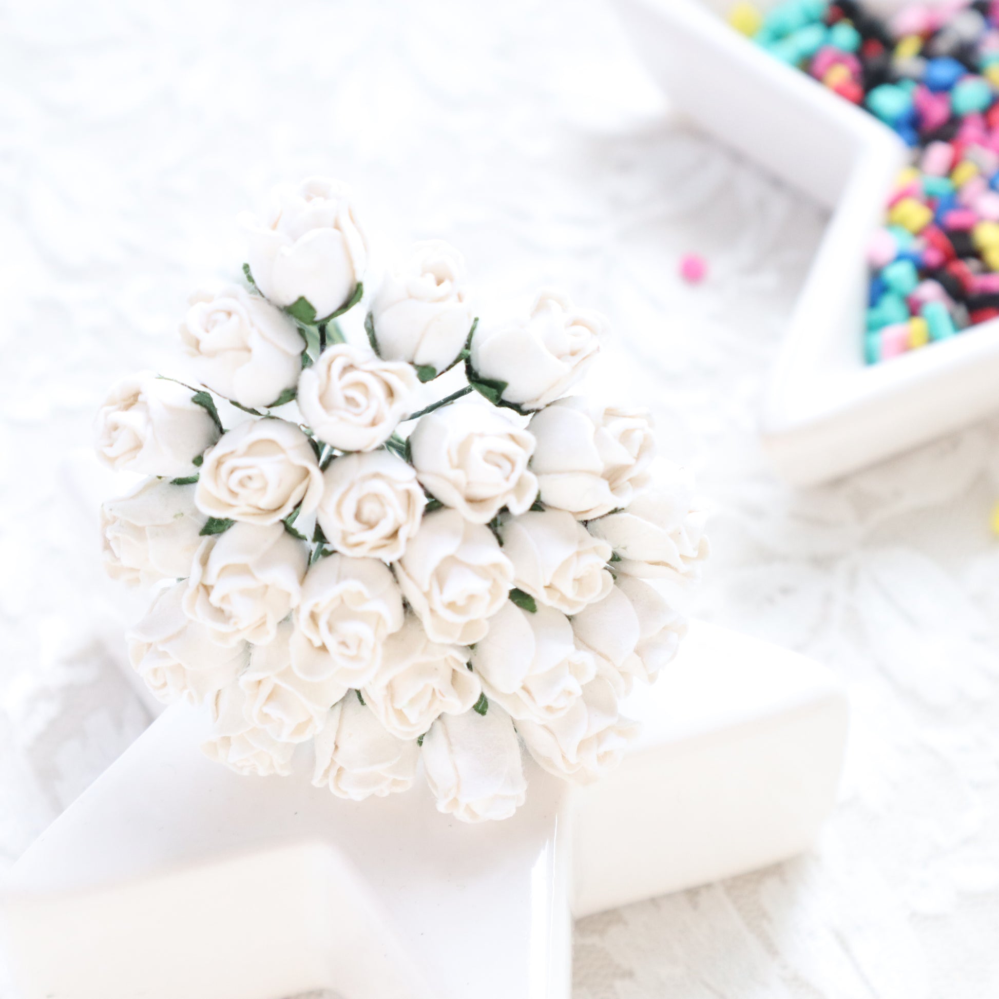ROSES BUDS MULBERRY PAPER FLOWERS 1 CM 5 PCS - Luxy Kraft