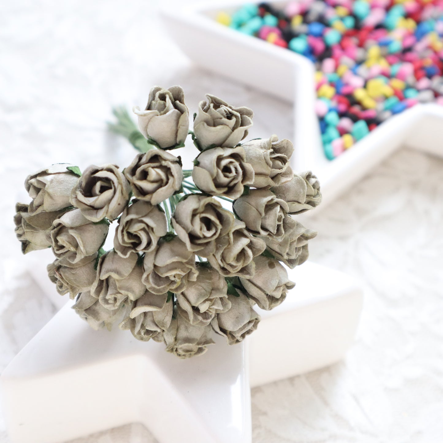 ROSES BUDS MULBERRY PAPER FLOWERS 1 CM 5 PCS - Luxy Kraft