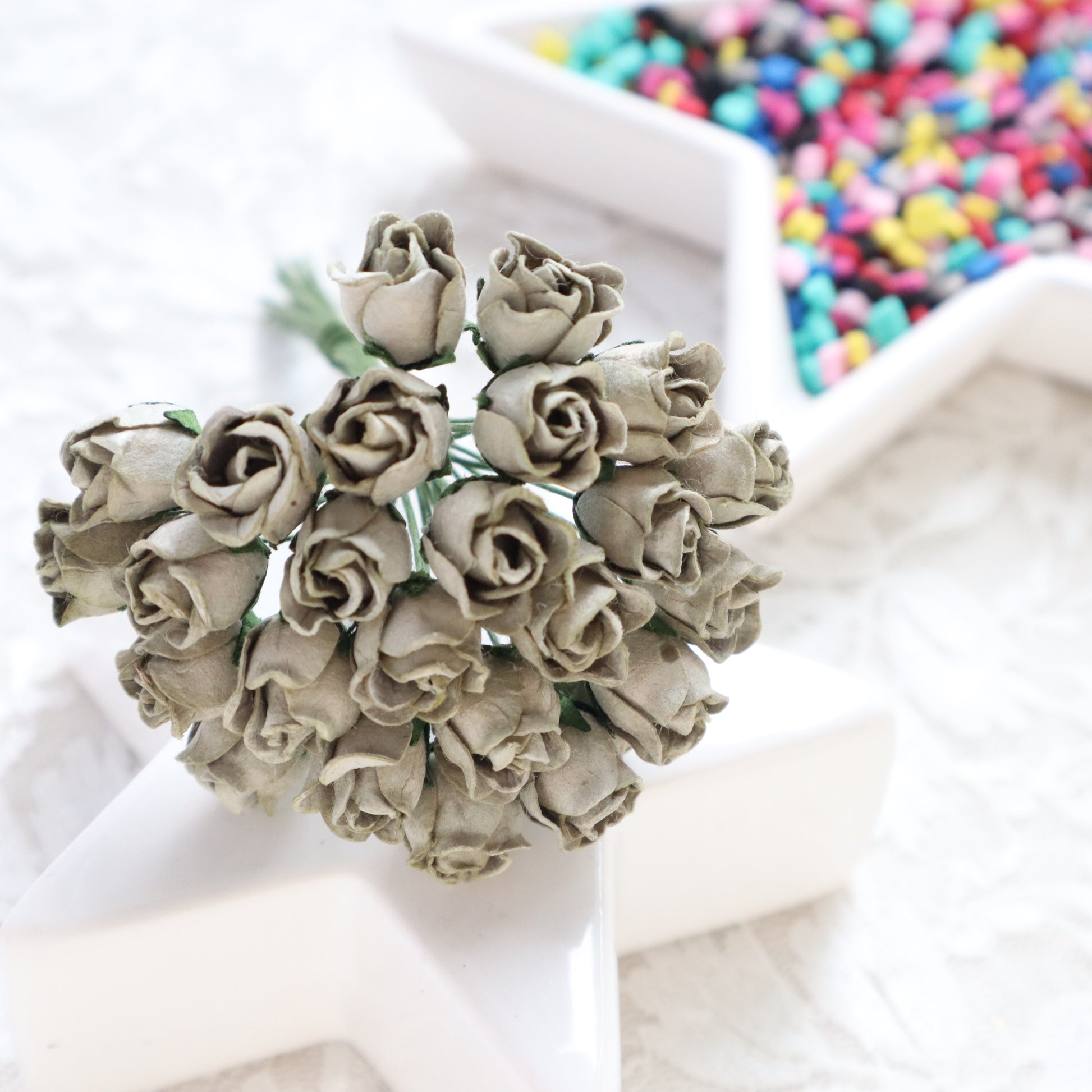 ROSES BUDS MULBERRY PAPER FLOWERS 1 CM 5 PCS - Luxy Kraft
