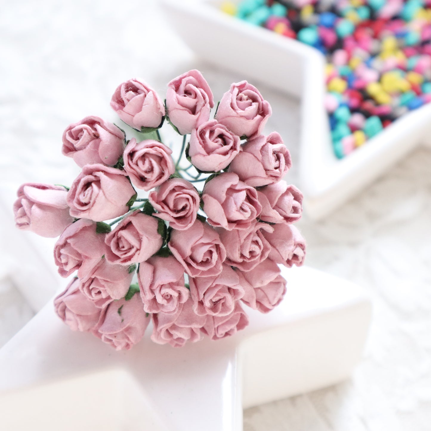 ROSES BUDS MULBERRY PAPER FLOWERS 1 CM 5 PCS - Luxy Kraft
