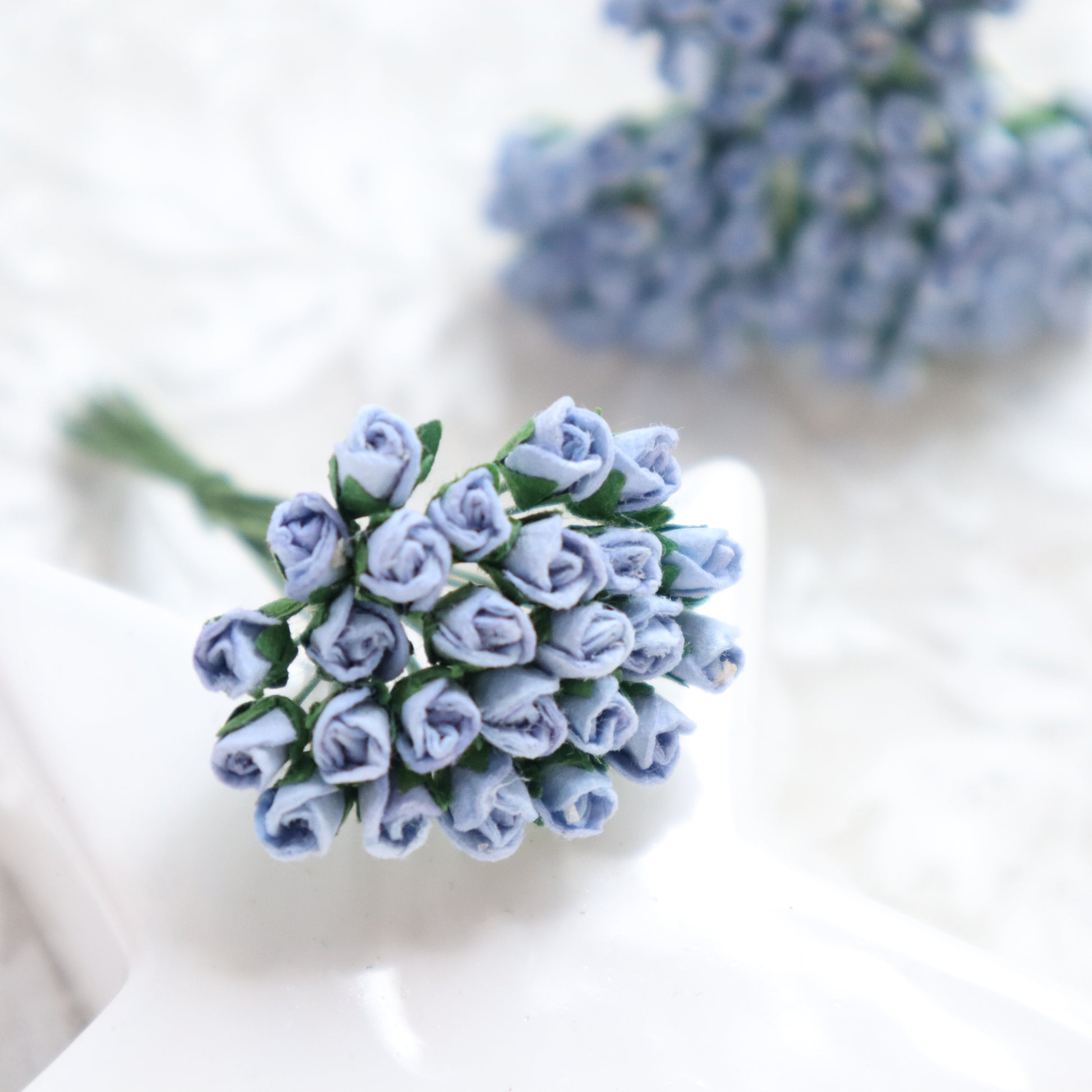 ROSES BUDS MULBERRY PAPER FLOWERS 0.4 CM 25 PCS - Luxy Kraft
