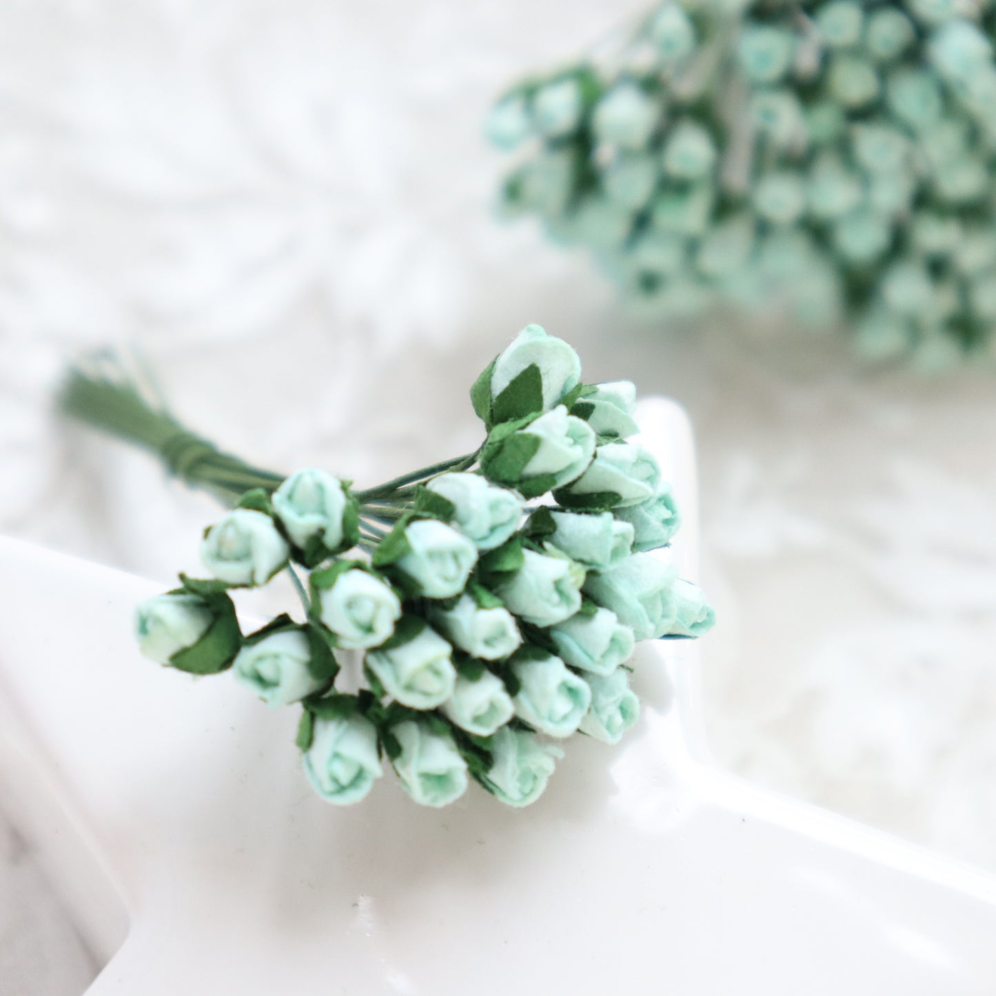 ROSES BUDS MULBERRY PAPER FLOWERS 0.4 CM 25 PCS - Luxy Kraft