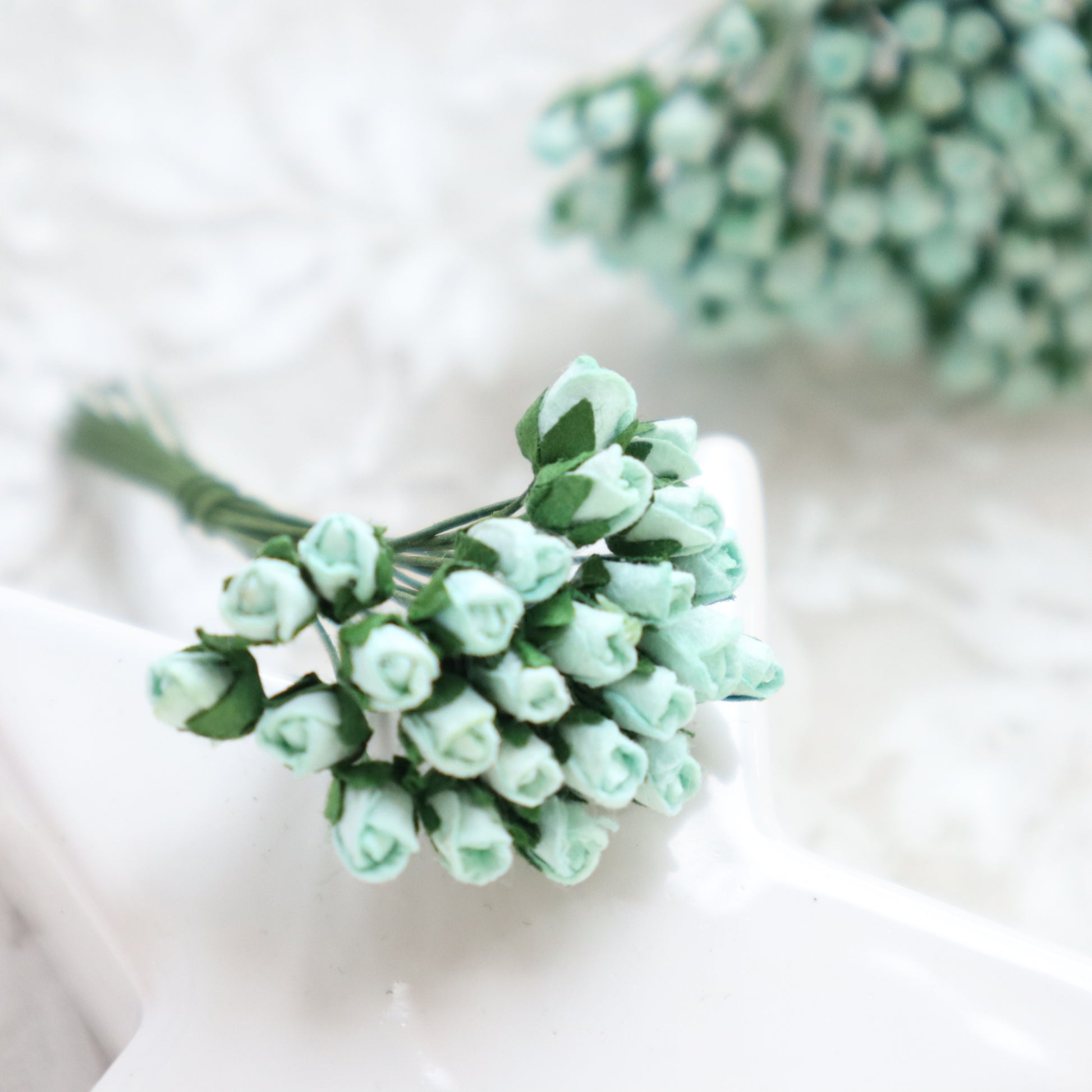 ROSES BUDS MULBERRY PAPER FLOWERS 0.4 CM 25 PCS - Luxy Kraft
