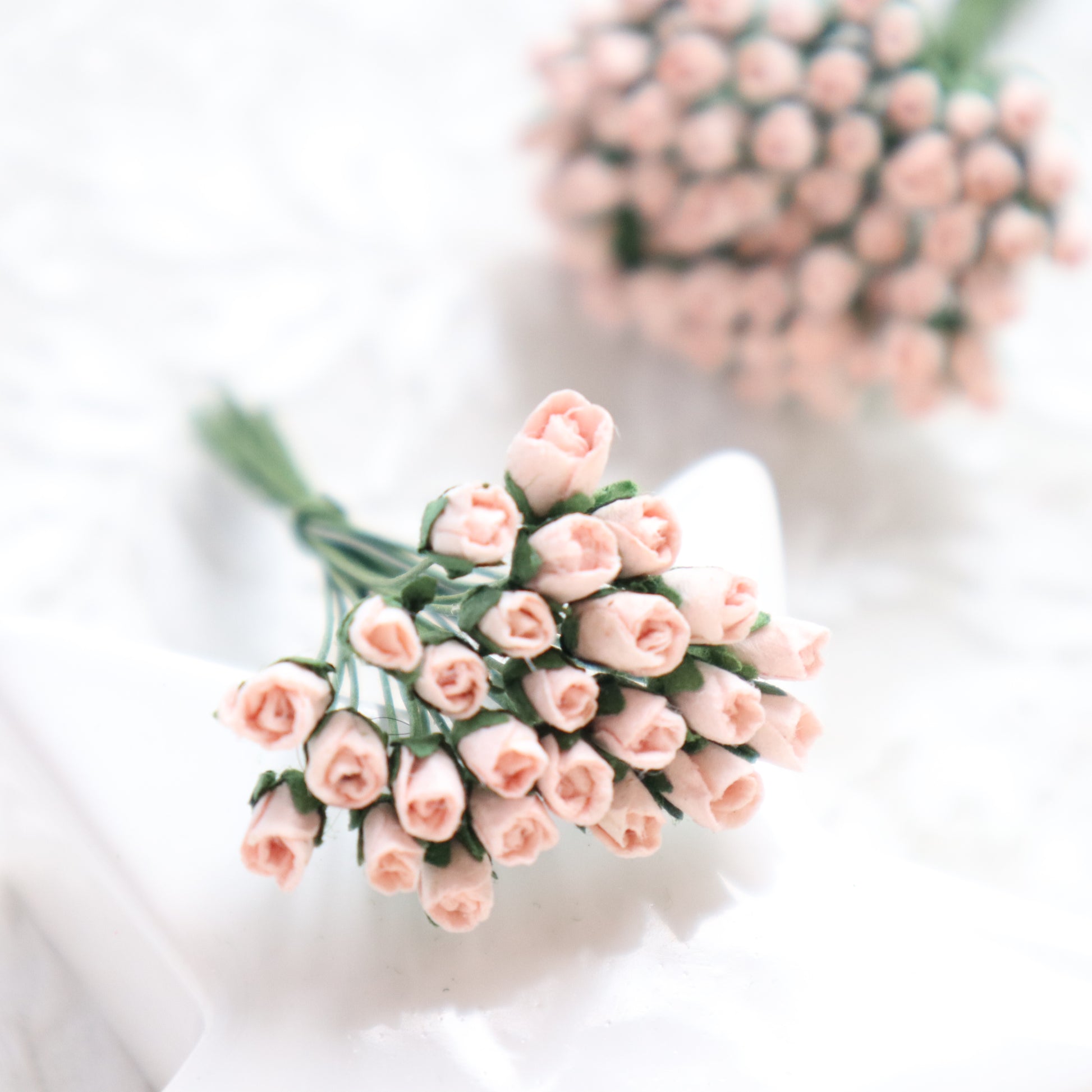 ROSES BUDS MULBERRY PAPER FLOWERS 0.4 CM 25 PCS - Luxy Kraft