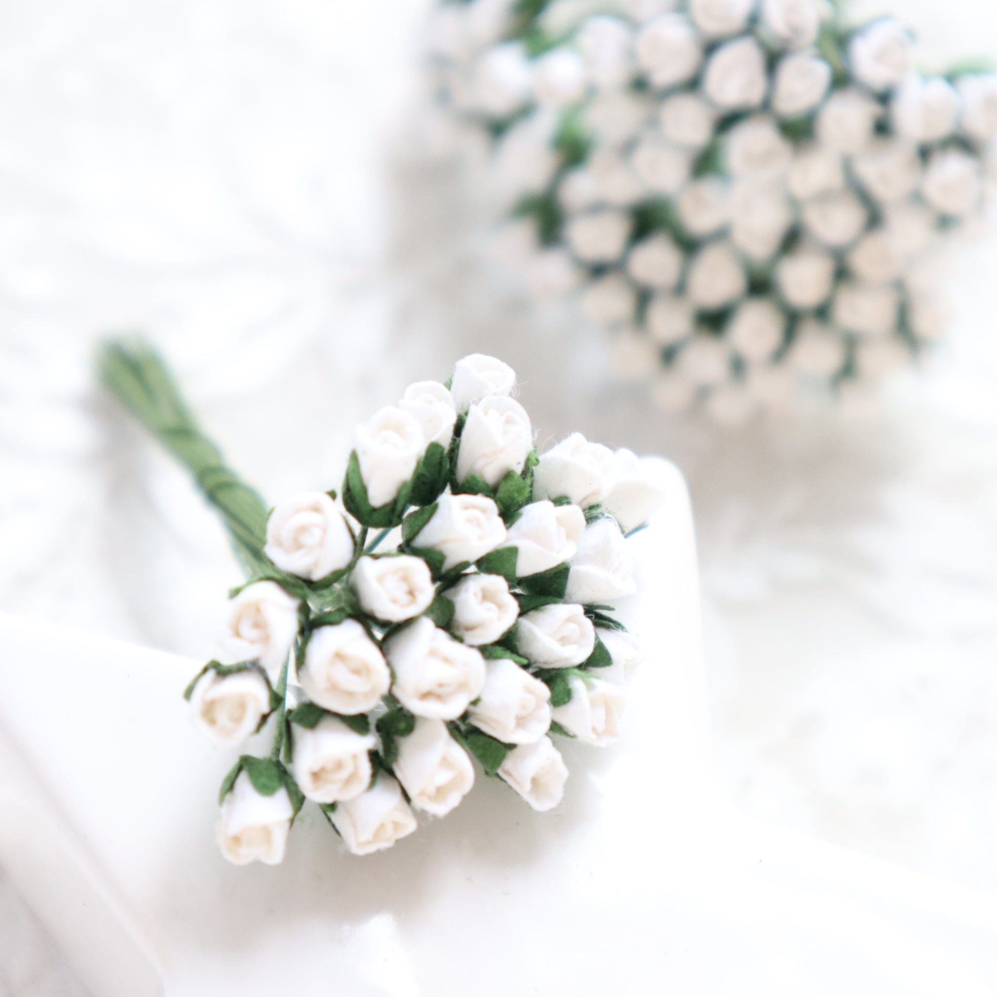 ROSES BUDS MULBERRY PAPER FLOWERS 0.4 CM 25 PCS - Luxy Kraft