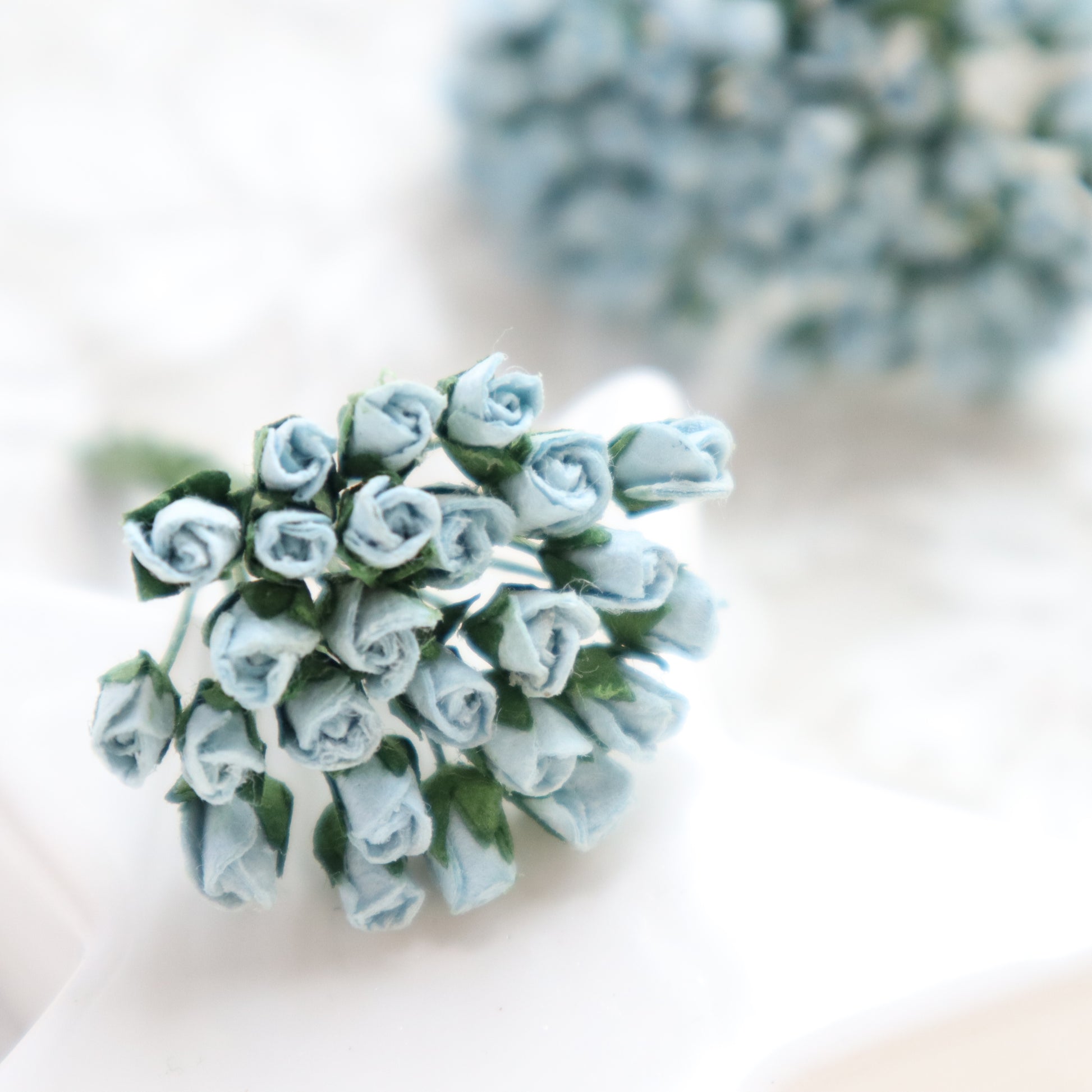 ROSES BUDS MULBERRY PAPER FLOWERS 0.4 CM 25 PCS - Luxy Kraft