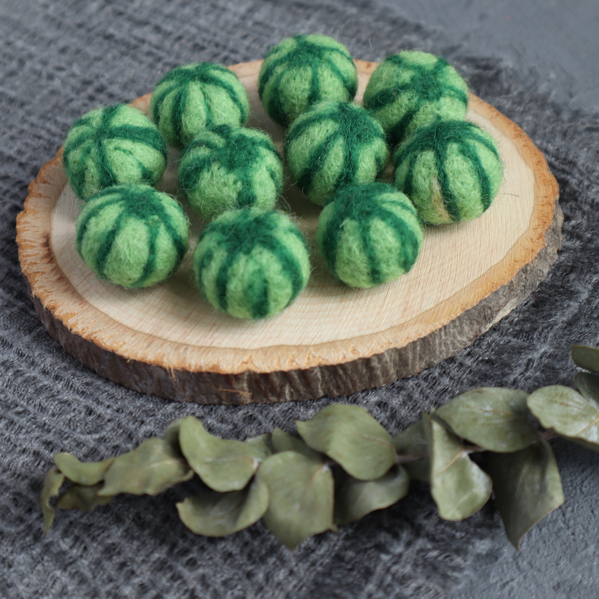 100% Wool needle felt Watermelon 2 cm 1 pcs - Luxy Kraft