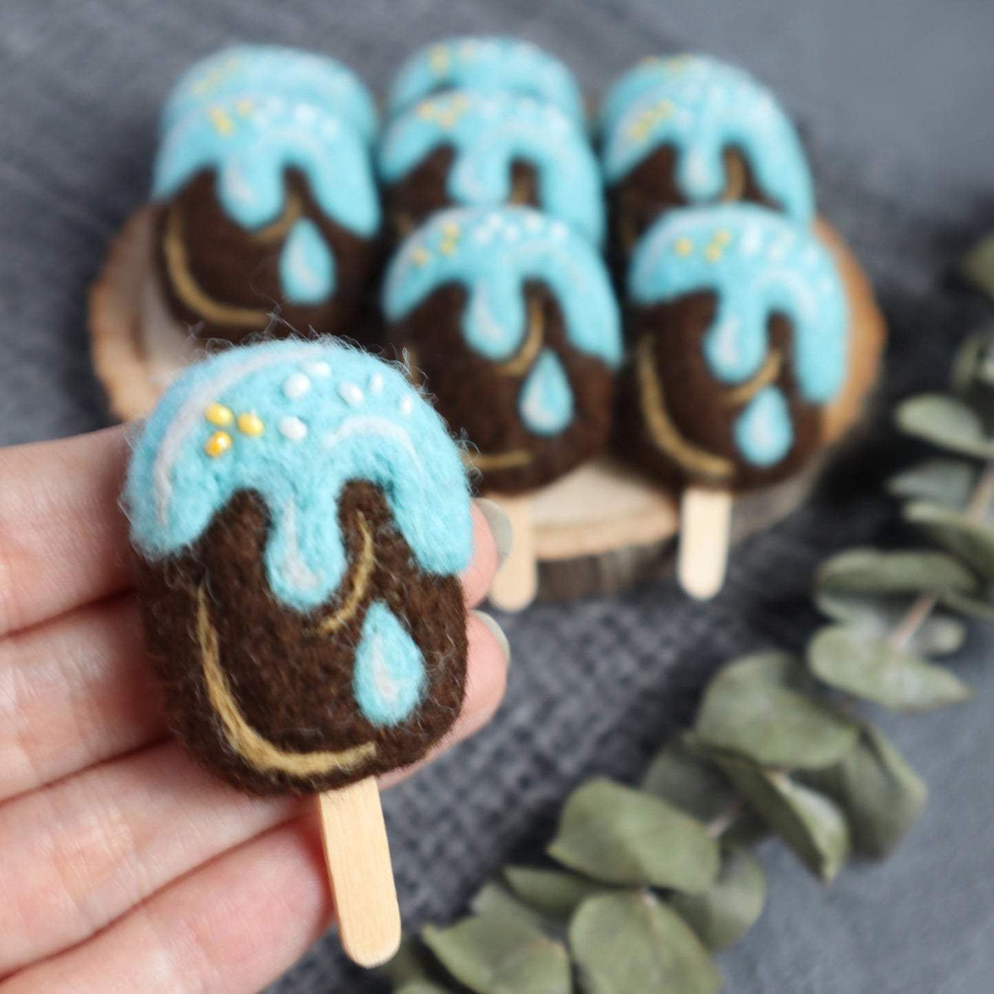 100% Wool needle felt Mint chocolate Ise cream 4.5 cm 1 pcs - Luxy Kraft