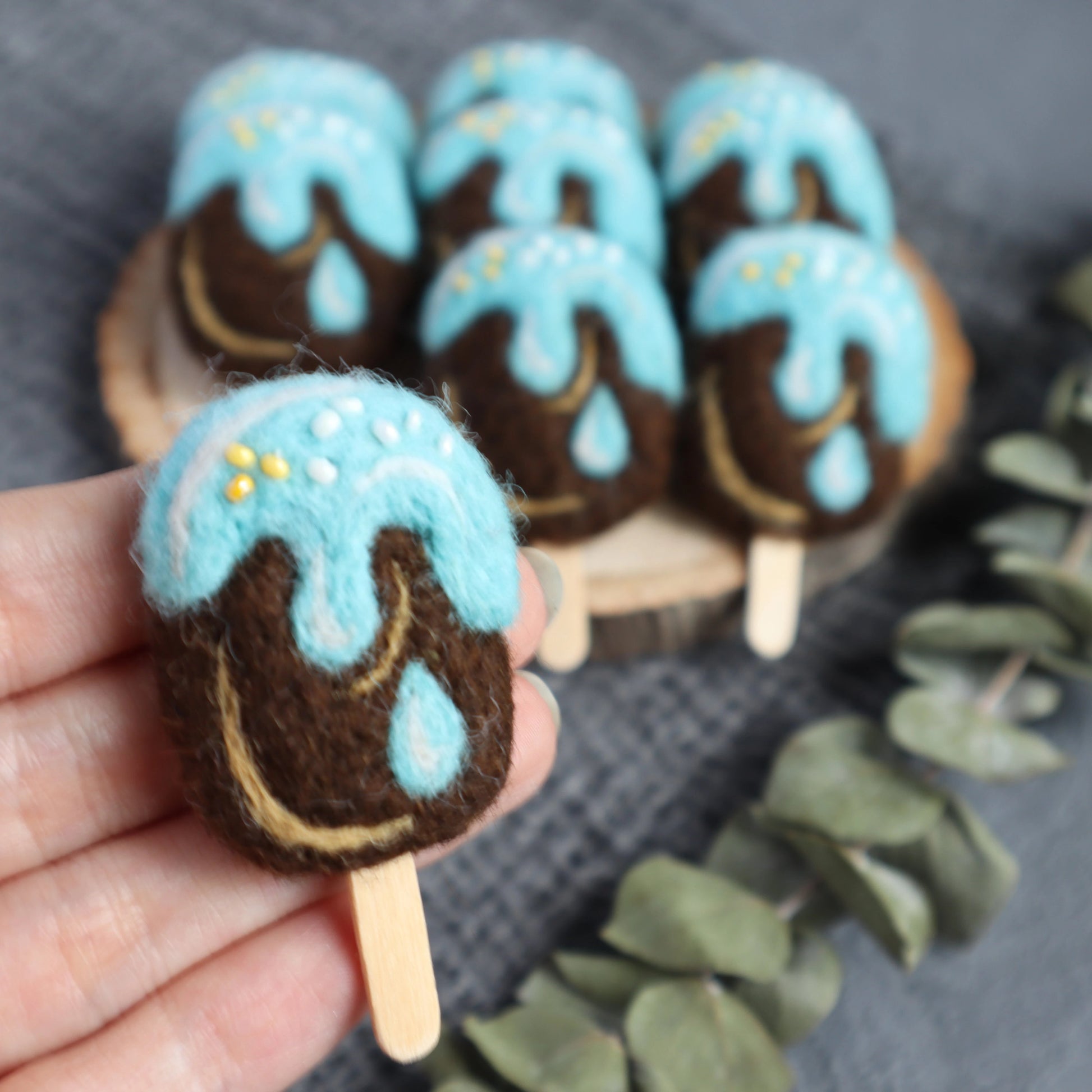 100% Wool needle felt Mint chocolate Ise cream 4.5 cm 1 pcs - Luxy Kraft
