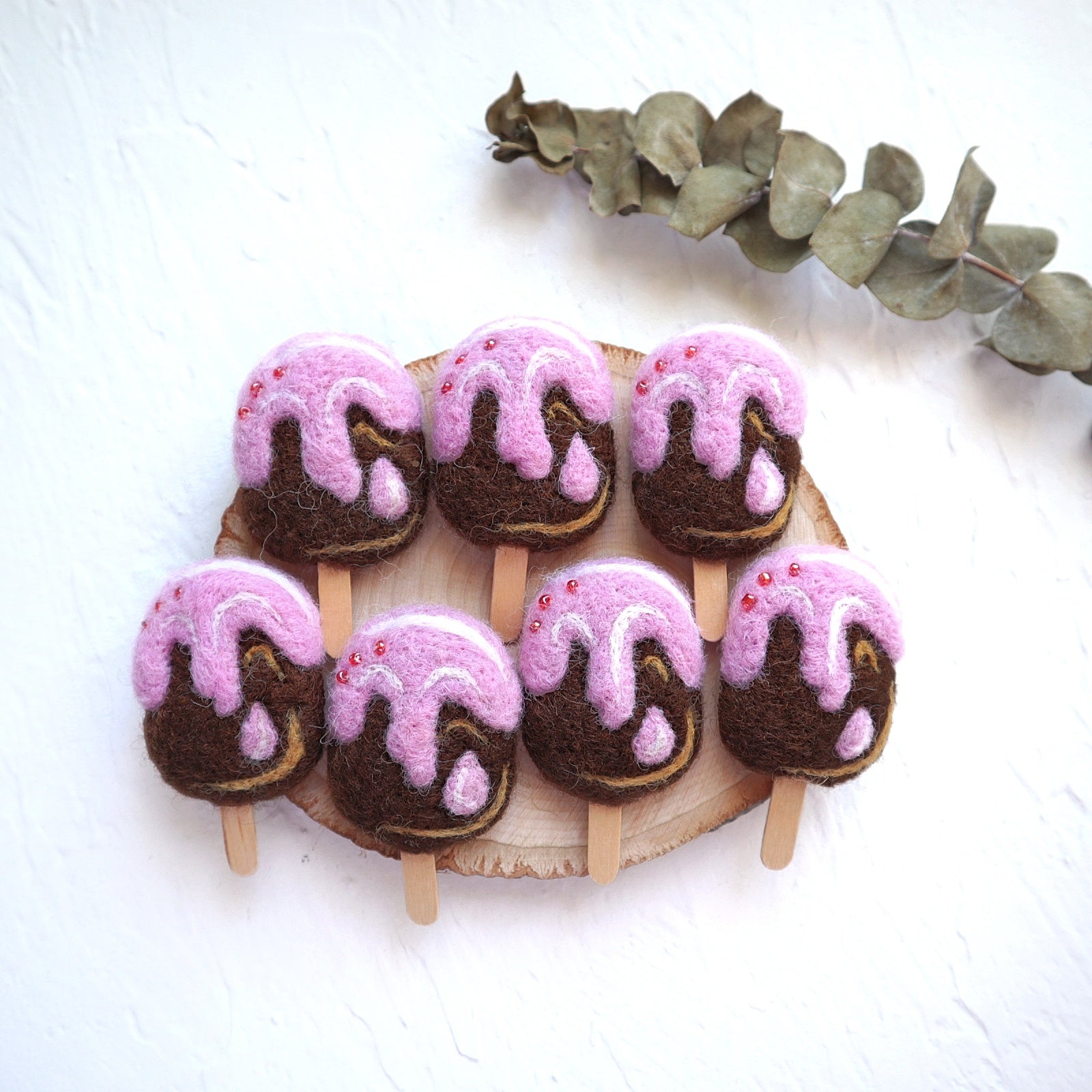 100% Wool needle felt Pink chocolate Ise cream 4.5 cm 1 pcs - Luxy Kraft