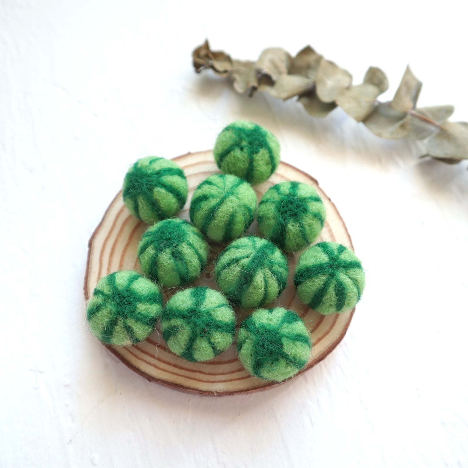 100% Wool needle felt Watermelon 2 cm 1 pcs - Luxy Kraft