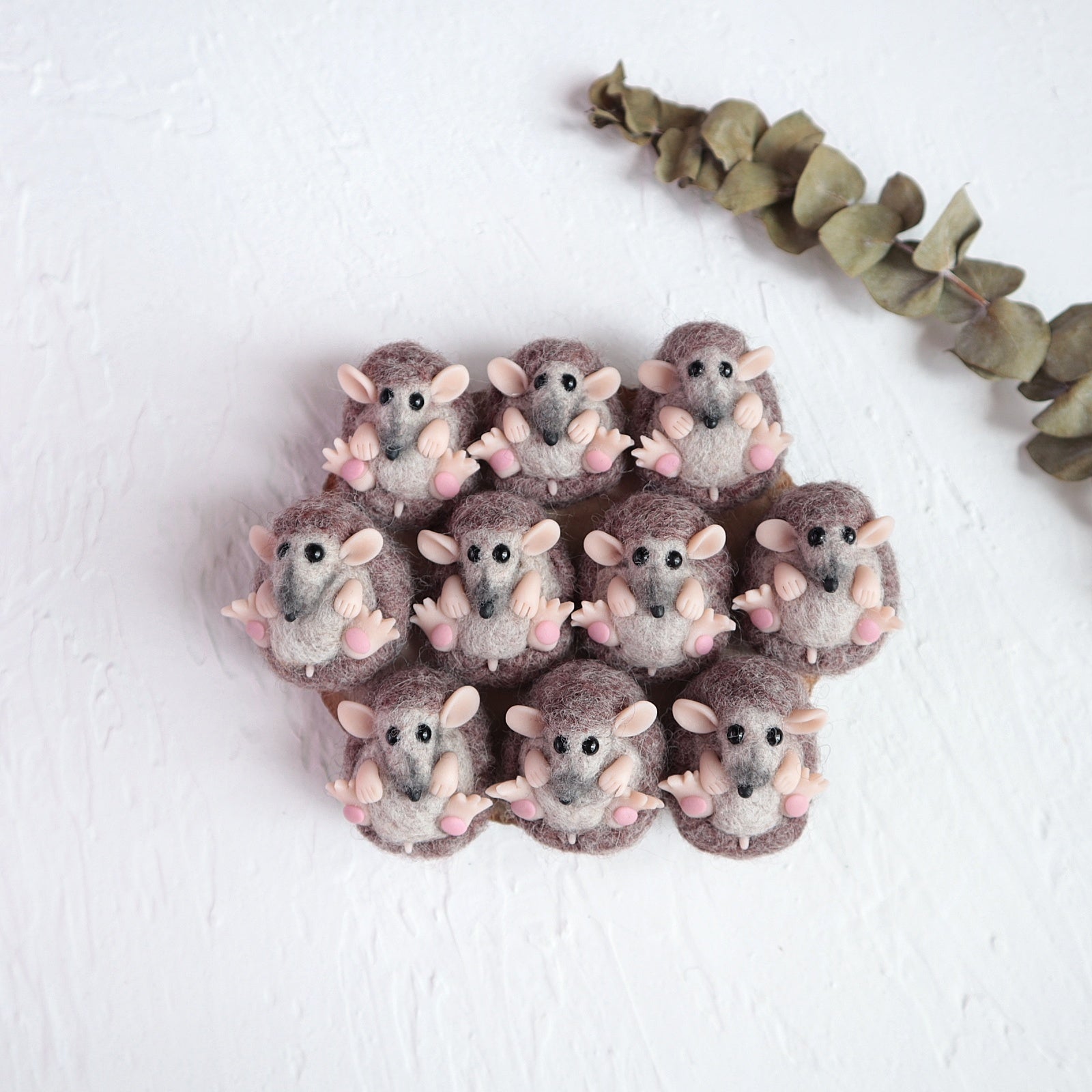 100% Wool needle felt Hedgehog forest animals 4 cm - Luxy Kraft