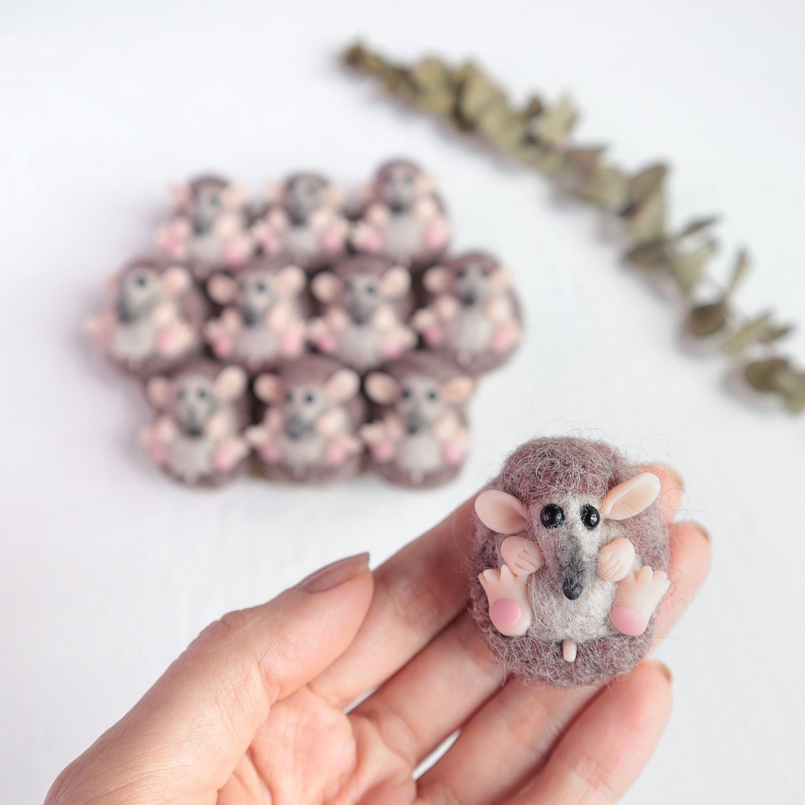 100% Wool needle felt Hedgehog forest animals 4 cm - Luxy Kraft