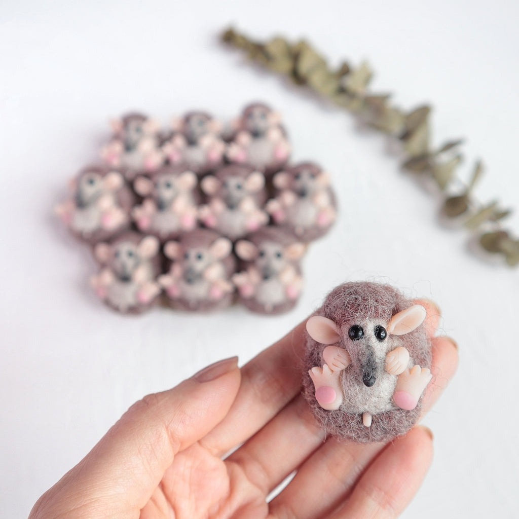 100% Wool needle felt Hedgehog forest animals 4 cm - Luxy Kraft