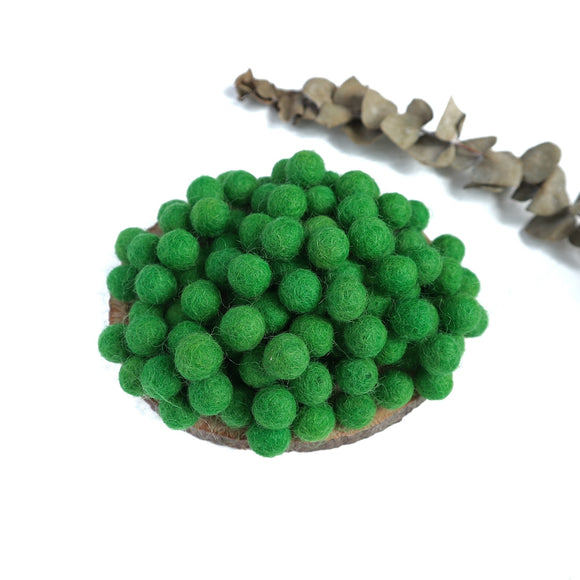 1 cm 100 pcs Green Felt Pom Poms Felt Balls for making garland, Felt flowers - Luxy Kraft