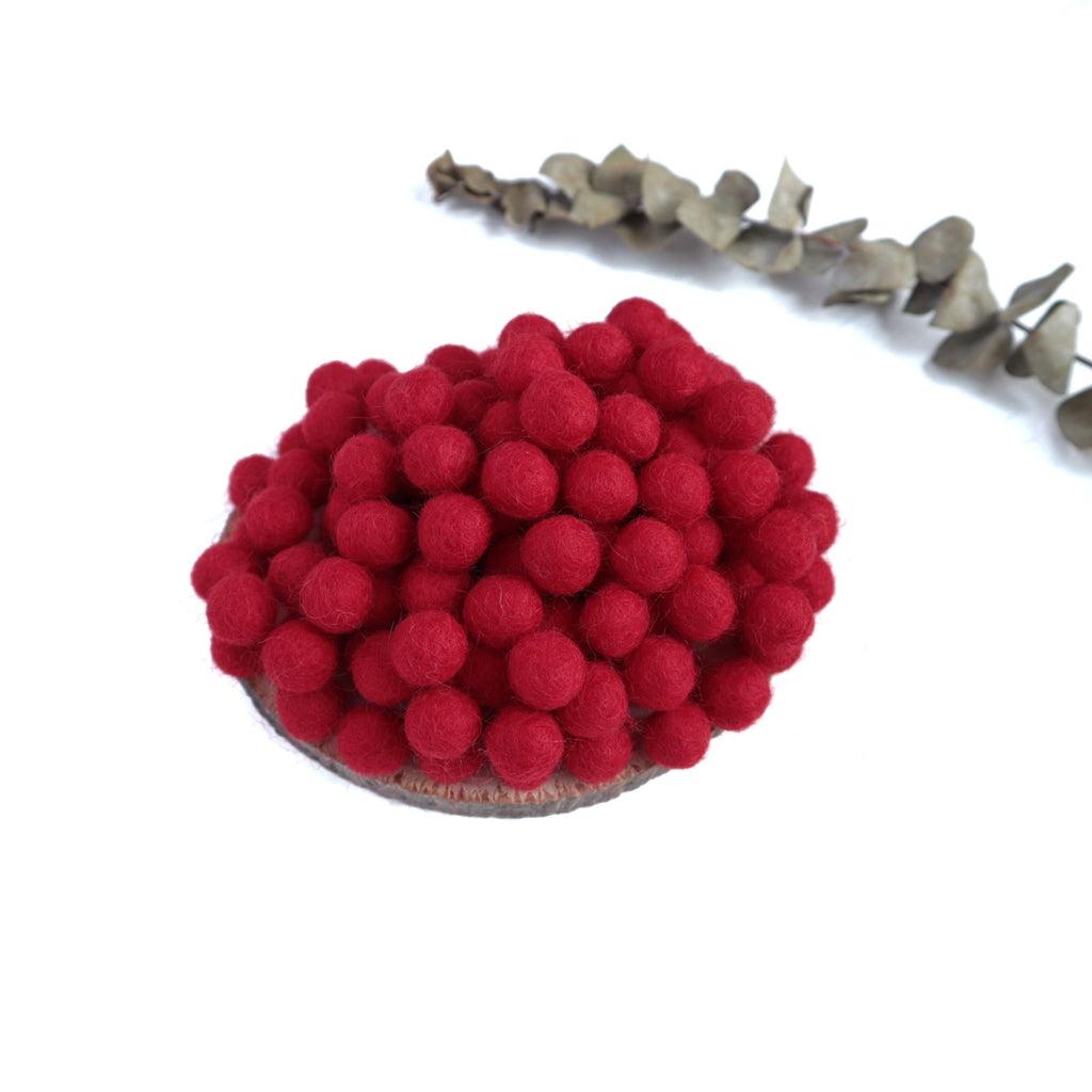 1 cm 100 pcs Red Felt Pom Poms Felt Balls for making garland, Felt flowers - Luxy Kraft