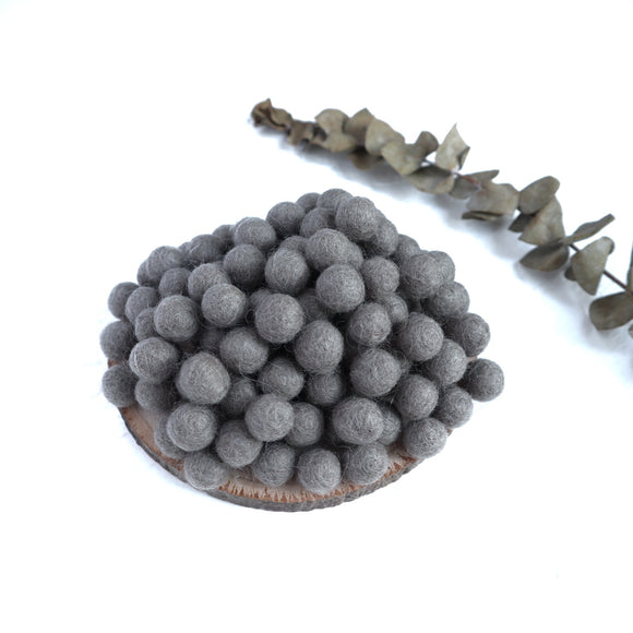 1 cm 100 pcs Grey Felt Pom Poms Felt Balls for making garland, Felt flowers - Luxy Kraft
