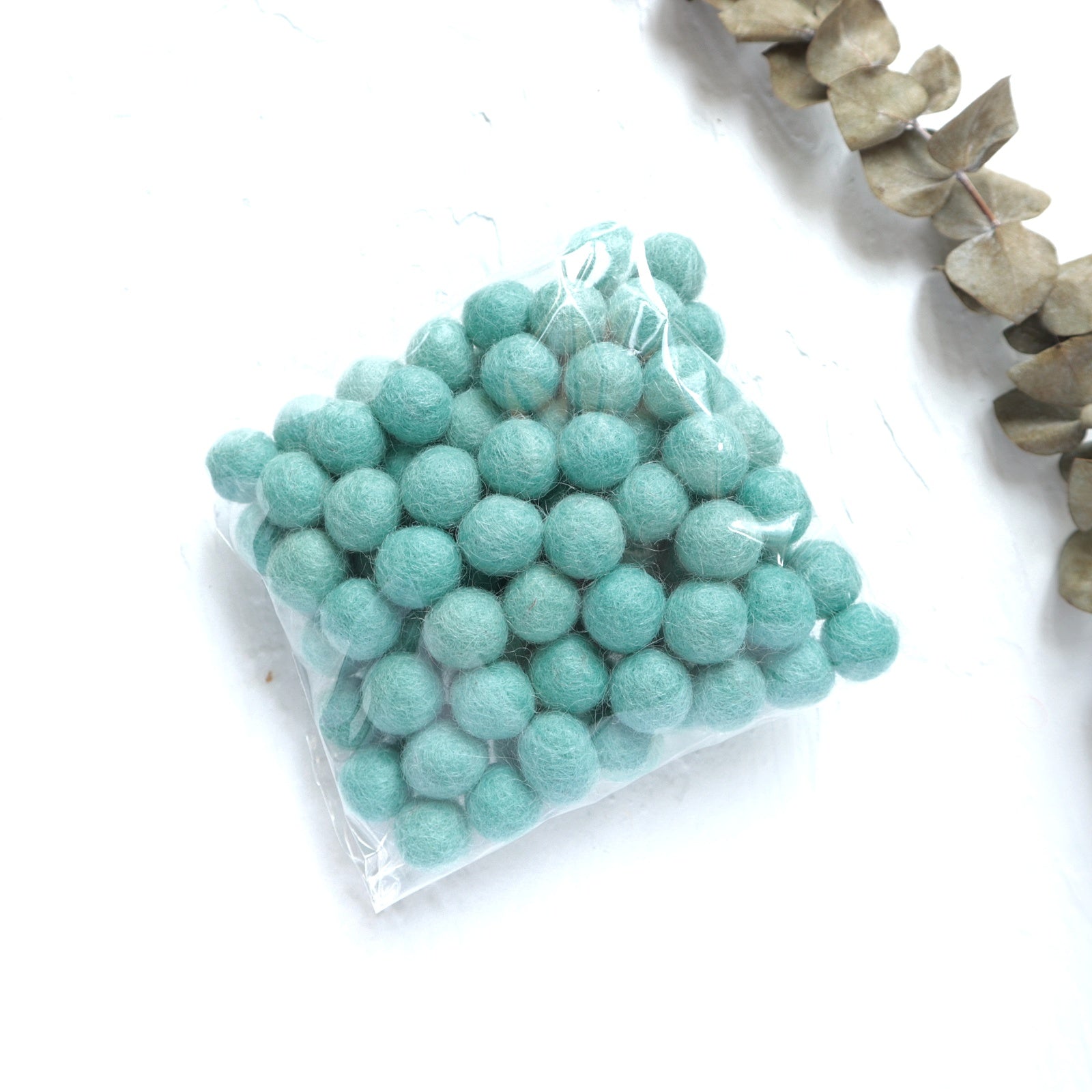 1 cm 100 pcs Mint Felt Pom Poms Felt Balls for making garland, Felt flowers - Luxy Kraft