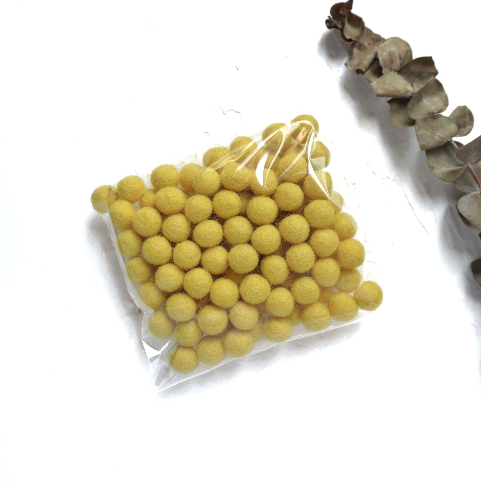 1 cm 100 pcs Lemon Felt Pom Poms Felt Balls for making garland, Felt flowers - Luxy Kraft