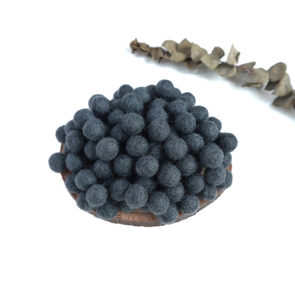 1 cm 100 pcs Dark Grey Felt Pom Poms Felt Balls for making garland, Felt flowers - Luxy Kraft