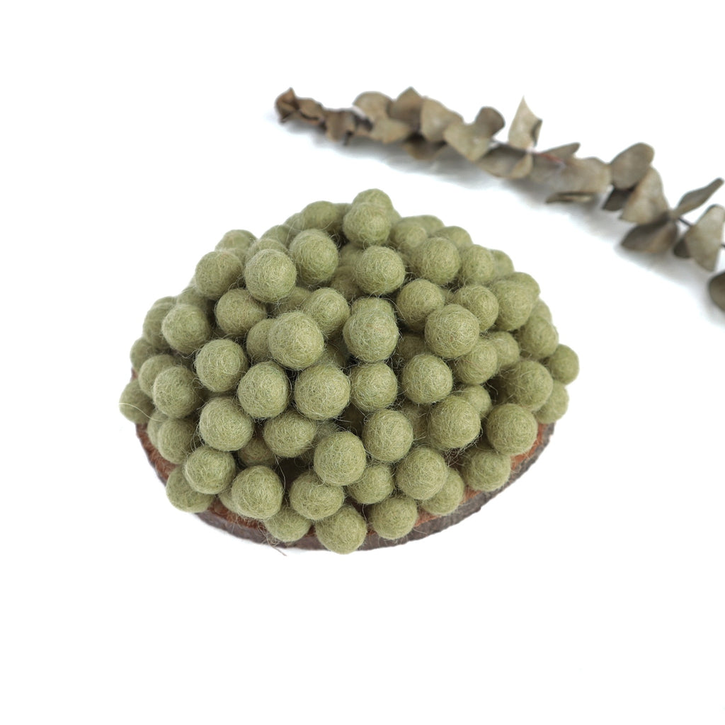 1 cm 100 pcs Pistachio Felt Pom Poms Felt Balls for making garland, Felt flowers - Luxy Kraft