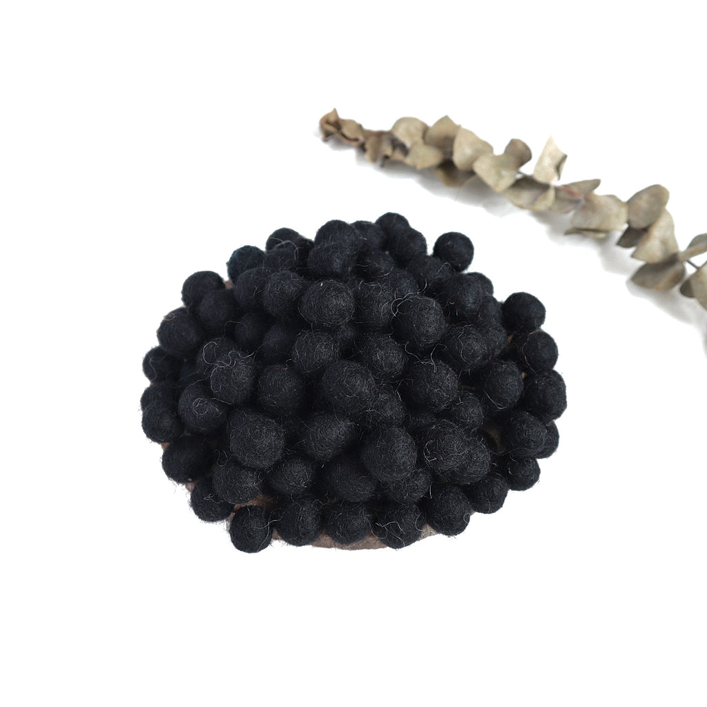1 cm 100 pcs Black Felt Pom Poms Felt Balls for making garland, Felt flowers - Luxy Kraft