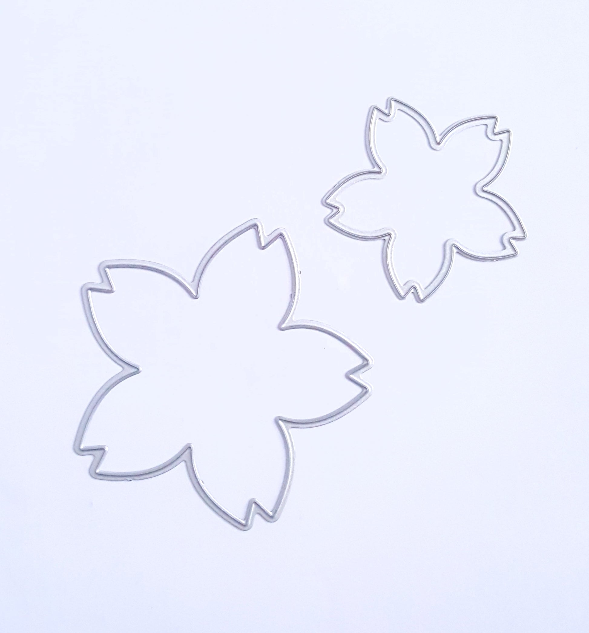 Cherry petals flower cutting dies 2 psc set 4.3x4.6 cm, 5.7x6.0 cm - Luxy Kraft