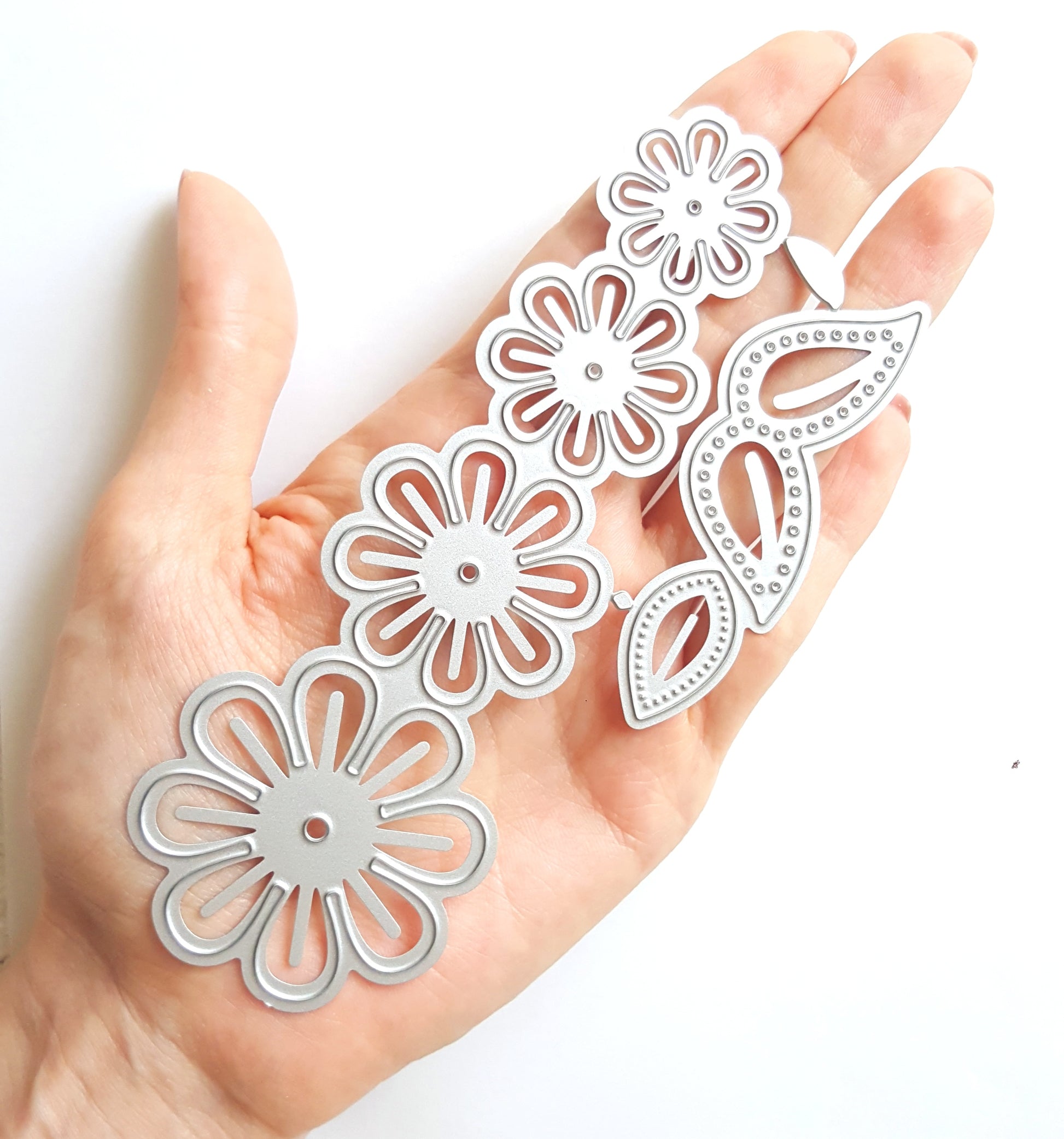 FLOWER CUTTING DIES 6 PCS SET 13.5x5.5 CM - Luxy Kraft