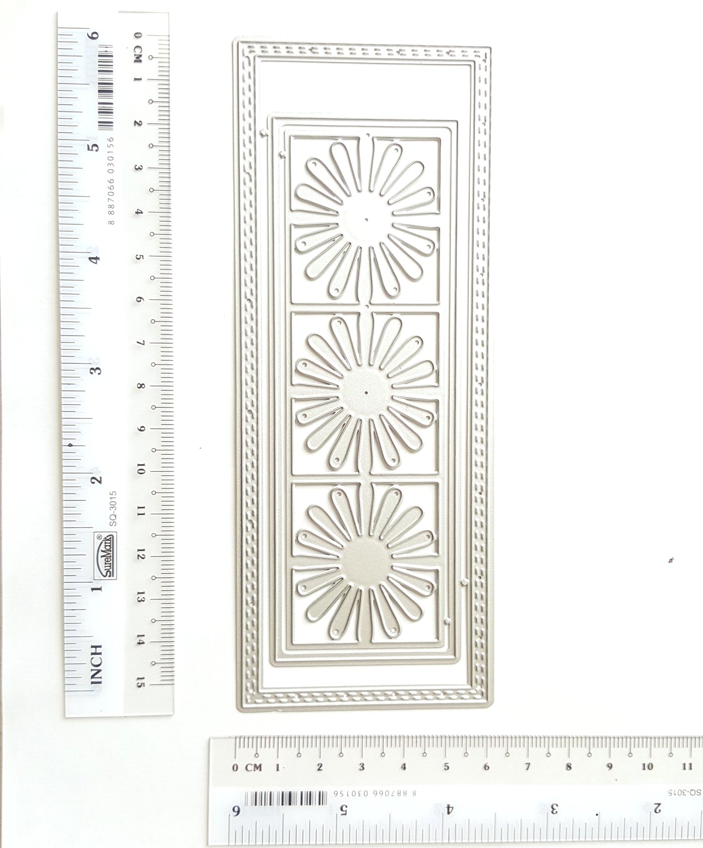 DAISY FLOWER FRAME CUTTING DIES 15.8x6.2 CM - Luxy Kraft