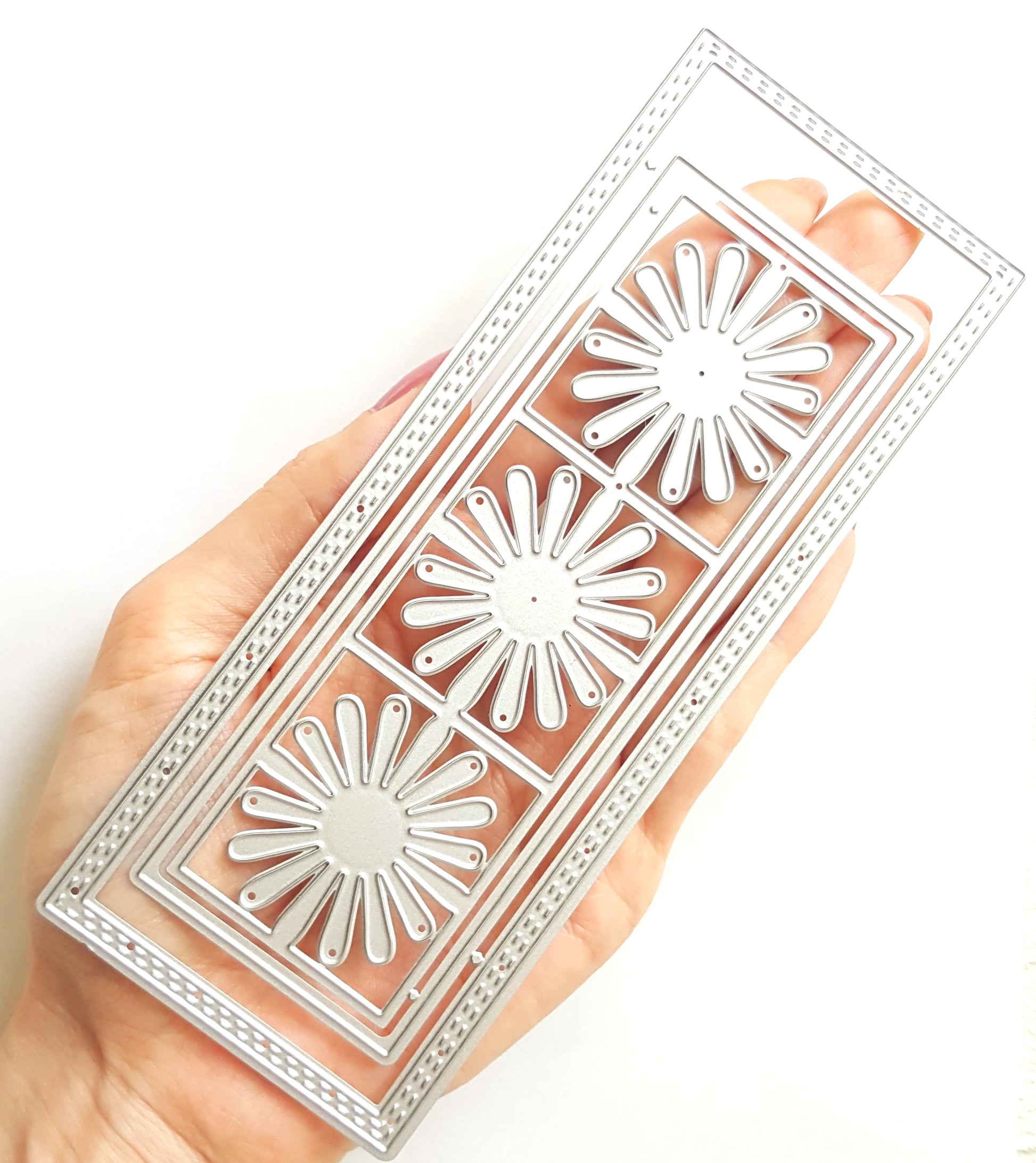 DAISY FLOWER FRAME CUTTING DIES 15.8x6.2 CM - Luxy Kraft